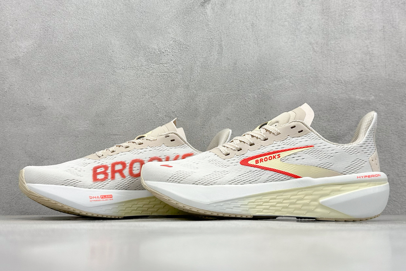 200 Brooks Hyperion Max 2 布鲁克斯 烈风2系列低帮透气缓震支撑休闲运动慢跑鞋 120421 1B 173