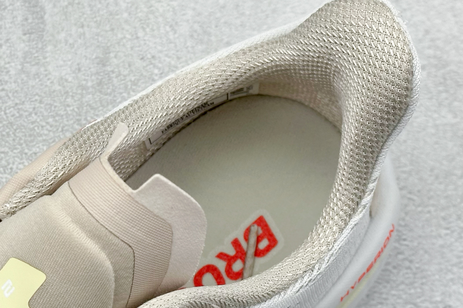 200 Brooks Hyperion Max 2 布鲁克斯 烈风2系列低帮透气缓震支撑休闲运动慢跑鞋 120421 1B 173