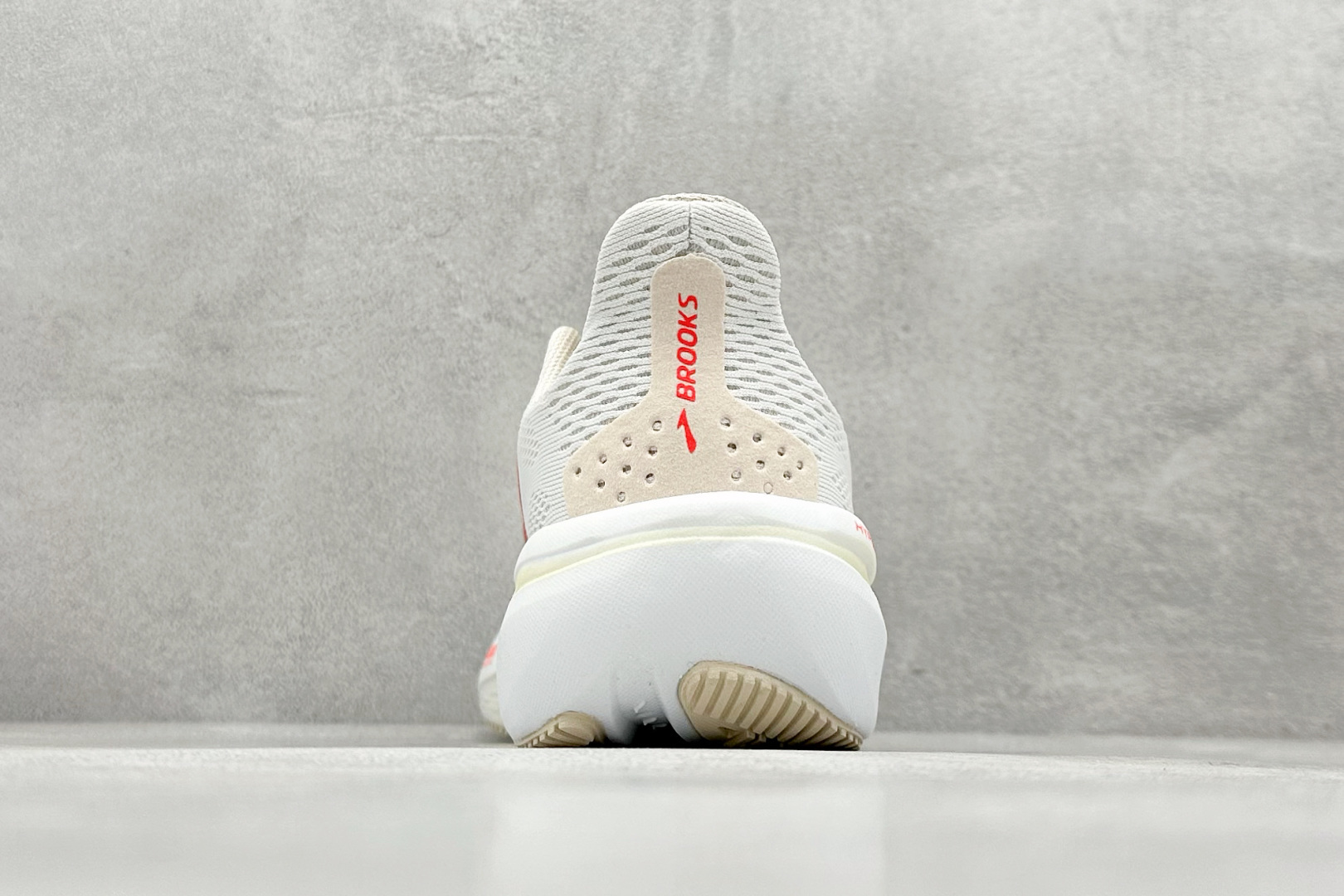 200 Brooks Hyperion Max 2 布鲁克斯 烈风2系列低帮透气缓震支撑休闲运动慢跑鞋 120421 1B 173