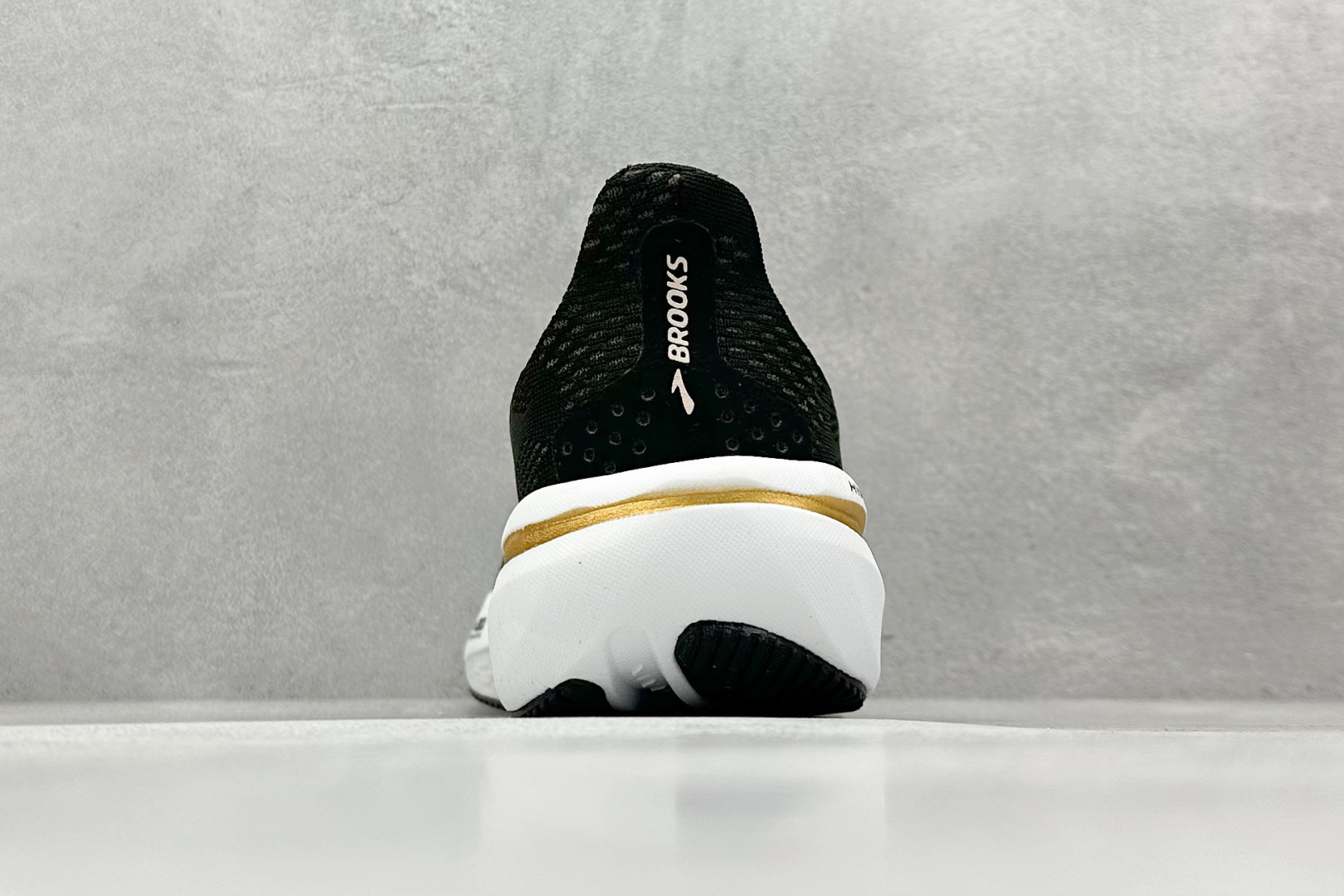 200 Brooks Hyperion Max 2 布鲁克斯 烈风2系列低帮透气缓震支撑休闲运动慢跑鞋 110432 1D 098