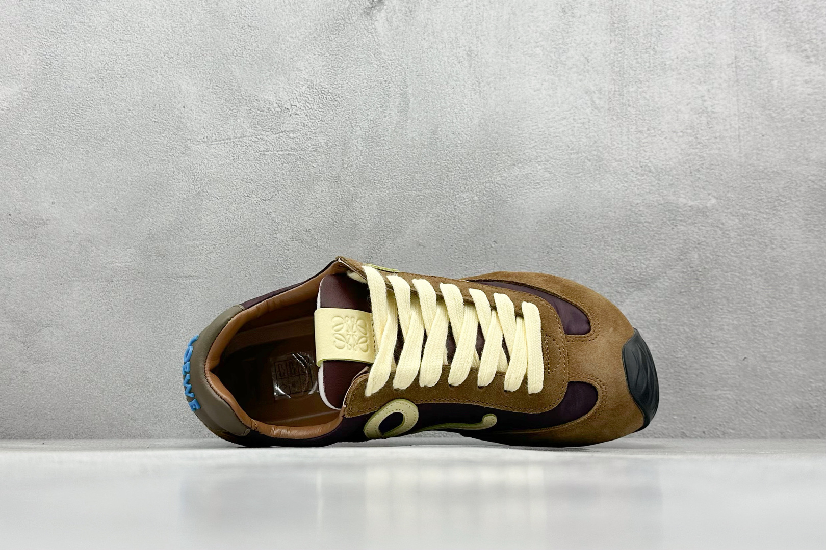 260 W/Loewe罗意威 Ballet Runner 2.0 芭蕾舞2.0系列 复古薄底圆头休闲鞋-Chinese UA Cheap High Quatity Brand Clothes Bags handbags Sneakers wholesale wholesaler seller from China Factory suppliers Fashion Clothing Shoes best Quality Beautiful Price 260 W/Loewe罗意威 Ballet Runner 2.0 芭蕾舞2.0系列 复古薄底圆头休闲鞋