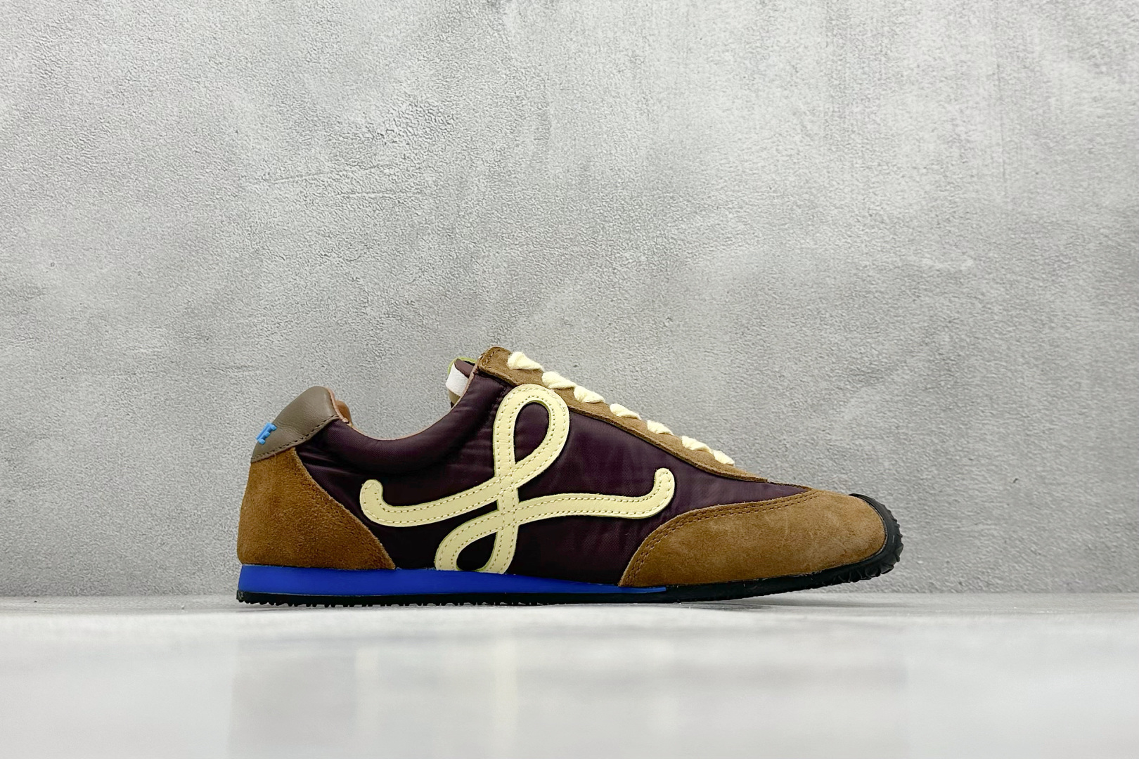 260 W/Loewe罗意威 Ballet Runner 2.0 芭蕾舞2.0系列 复古薄底圆头休闲鞋-Chinese UA Cheap High Quatity Brand Clothes Bags handbags Sneakers wholesale wholesaler seller from China Factory suppliers Fashion Clothing Shoes best Quality Beautiful Price 260 W/Loewe罗意威 Ballet Runner 2.0 芭蕾舞2.0系列 复古薄底圆头休闲鞋