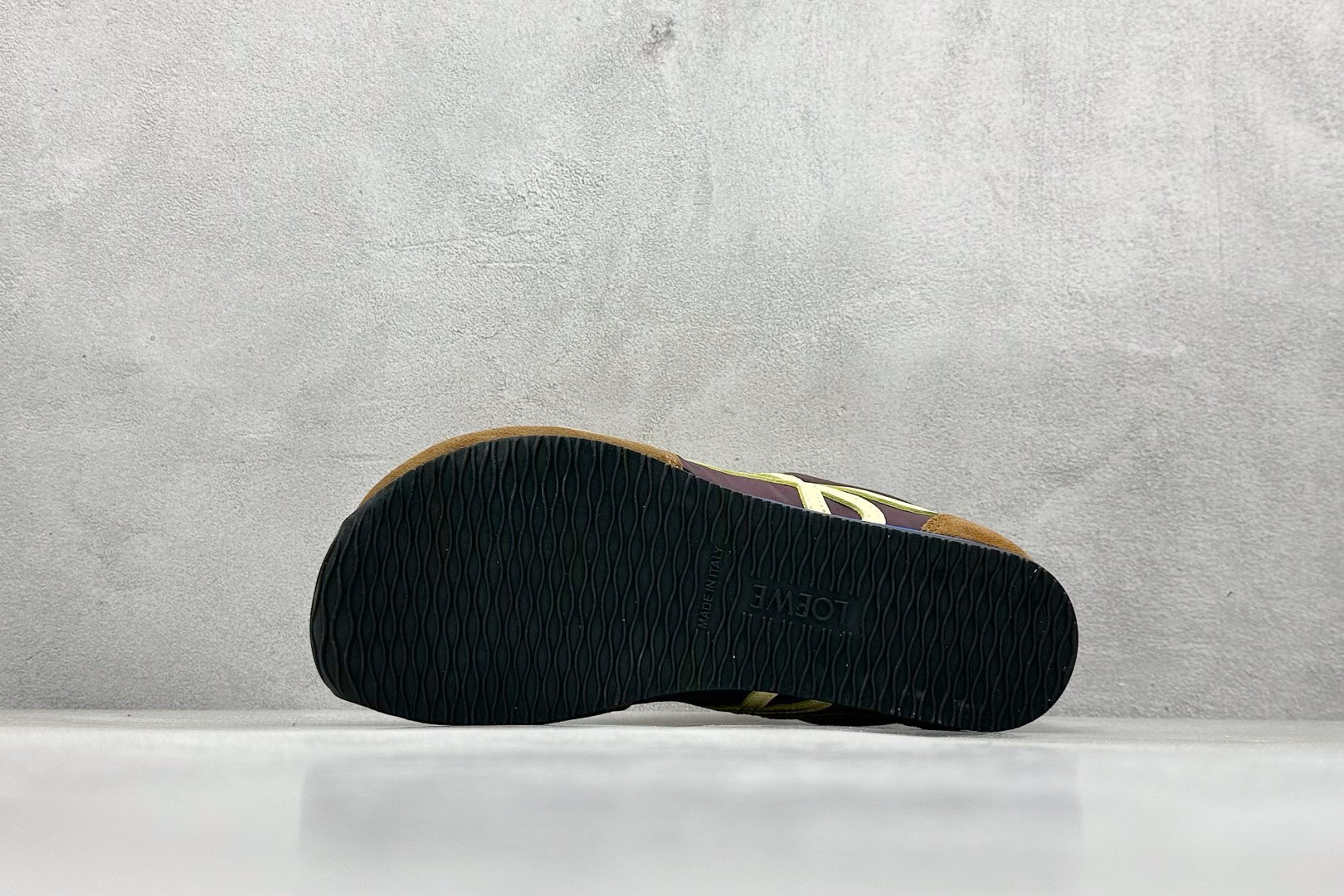 260 W/Loewe罗意威 Ballet Runner 2.0 芭蕾舞2.0系列 复古薄底圆头休闲鞋-Chinese UA Cheap High Quatity Brand Clothes Bags handbags Sneakers wholesale wholesaler seller from China Factory suppliers Fashion Clothing Shoes best Quality Beautiful Price 260 W/Loewe罗意威 Ballet Runner 2.0 芭蕾舞2.0系列 复古薄底圆头休闲鞋