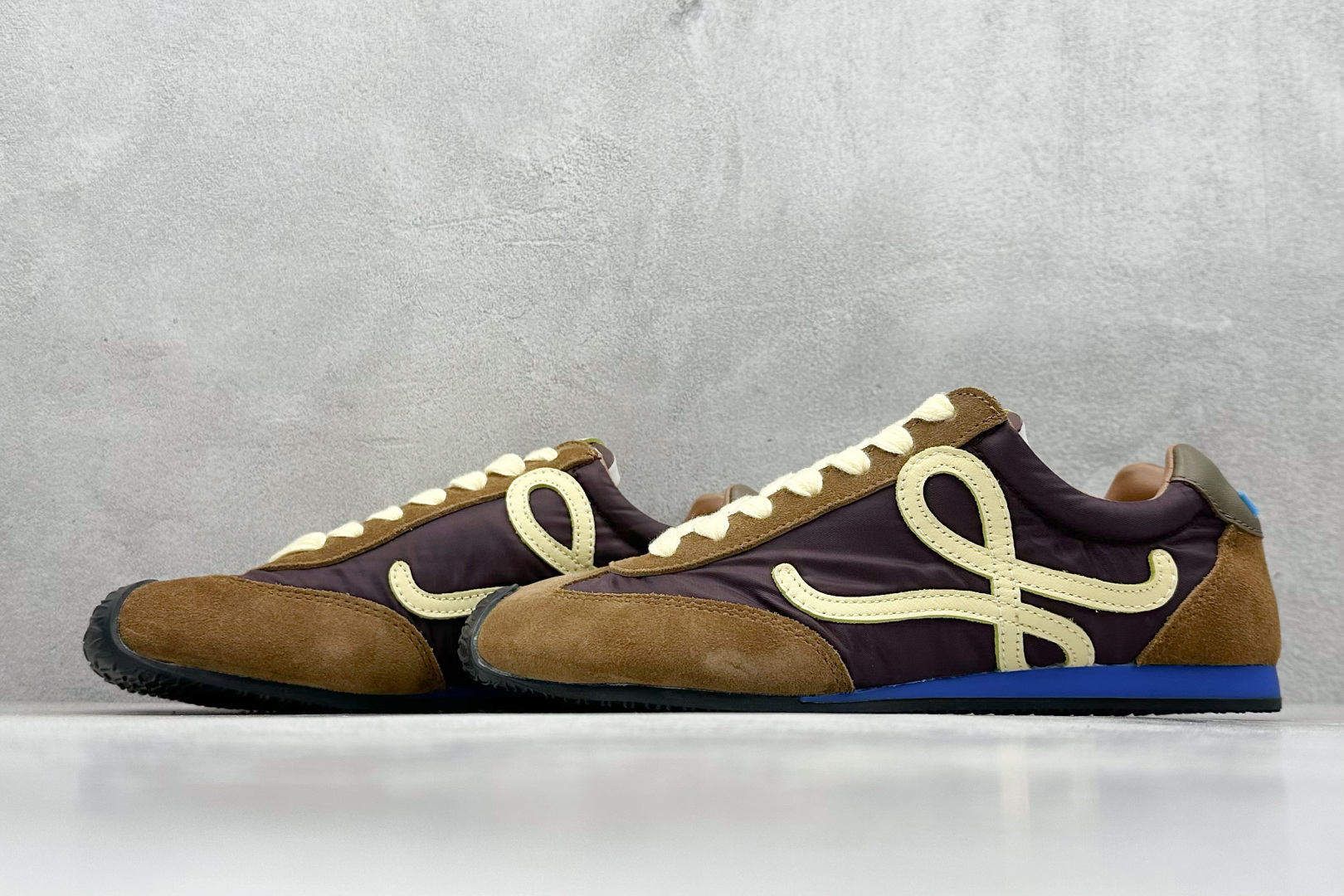 260 W/Loewe罗意威 Ballet Runner 2.0 芭蕾舞2.0系列 复古薄底圆头休闲鞋-Chinese UA Cheap High Quatity Brand Clothes Bags handbags Sneakers wholesale wholesaler seller from China Factory suppliers Fashion Clothing Shoes best Quality Beautiful Price 260 W/Loewe罗意威 Ballet Runner 2.0 芭蕾舞2.0系列 复古薄底圆头休闲鞋