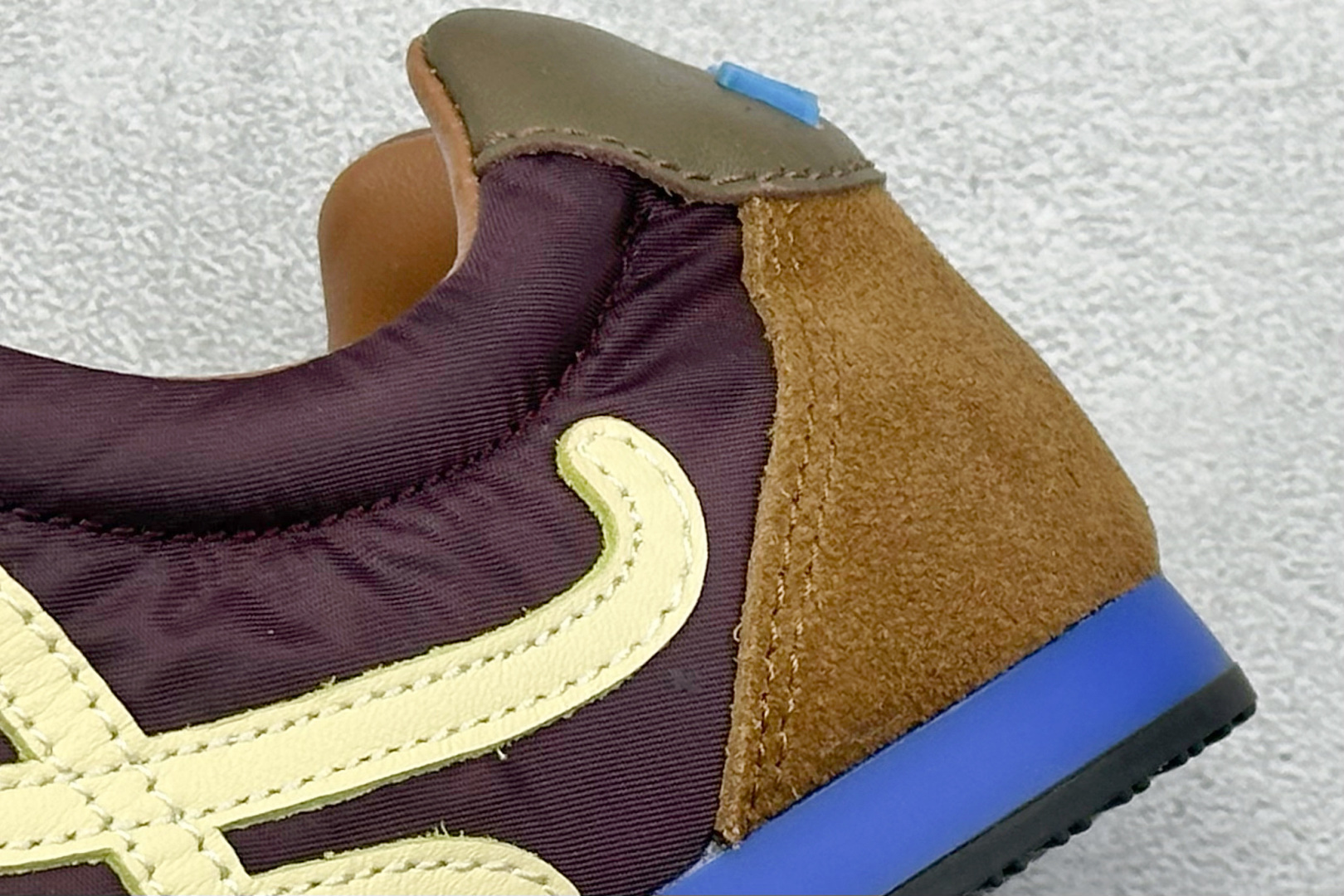 260 W/Loewe罗意威 Ballet Runner 2.0 芭蕾舞2.0系列 复古薄底圆头休闲鞋-Chinese UA Cheap High Quatity Brand Clothes Bags handbags Sneakers wholesale wholesaler seller from China Factory suppliers Fashion Clothing Shoes best Quality Beautiful Price 260 W/Loewe罗意威 Ballet Runner 2.0 芭蕾舞2.0系列 复古薄底圆头休闲鞋