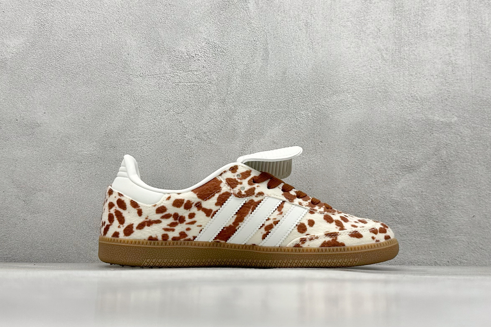 150 Adidas Originals Samba 桑巴舞系列阿迪达斯 三叶草 绅士德训足球风百搭低帮休闲运动板鞋 JS3931-Chinese UA Cheap High Quatity Brand Clothes Bags handbags Sneakers wholesale wholesaler seller from China Factory suppliers Fashion Clothing Shoes best Quality Beautiful Price 150 Adidas Originals Samba 桑巴舞系列阿迪达斯 三叶草 绅士德训足球风百搭低帮休闲运动板鞋 JS3931