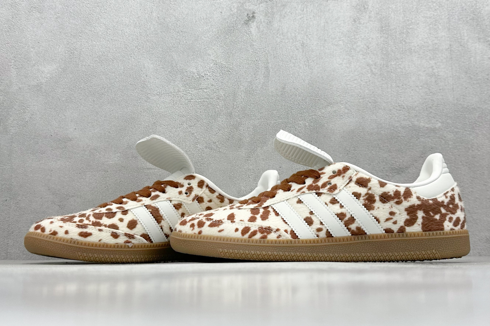 150 Adidas Originals Samba 桑巴舞系列阿迪达斯 三叶草 绅士德训足球风百搭低帮休闲运动板鞋 JS3931-Chinese UA Cheap High Quatity Brand Clothes Bags handbags Sneakers wholesale wholesaler seller from China Factory suppliers Fashion Clothing Shoes best Quality Beautiful Price 150 Adidas Originals Samba 桑巴舞系列阿迪达斯 三叶草 绅士德训足球风百搭低帮休闲运动板鞋 JS3931