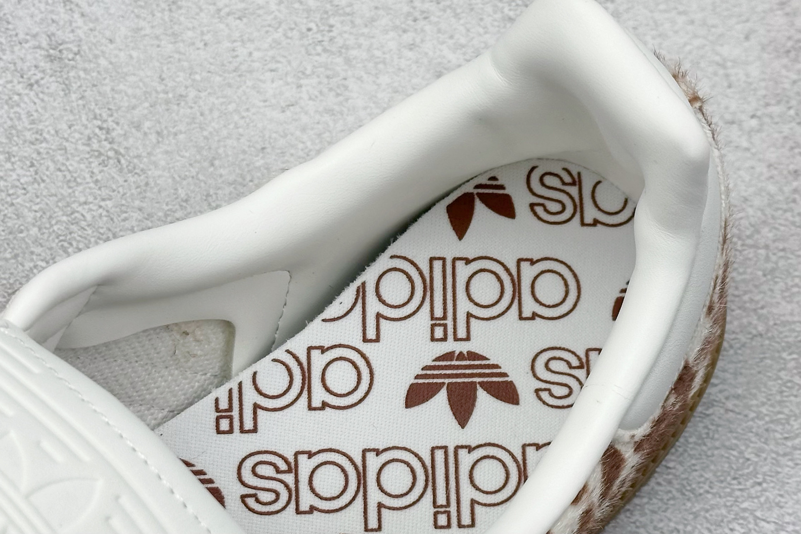 150 Adidas Originals Samba 桑巴舞系列阿迪达斯 三叶草 绅士德训足球风百搭低帮休闲运动板鞋 JS3931-Chinese UA Cheap High Quatity Brand Clothes Bags handbags Sneakers wholesale wholesaler seller from China Factory suppliers Fashion Clothing Shoes best Quality Beautiful Price 150 Adidas Originals Samba 桑巴舞系列阿迪达斯 三叶草 绅士德训足球风百搭低帮休闲运动板鞋 JS3931