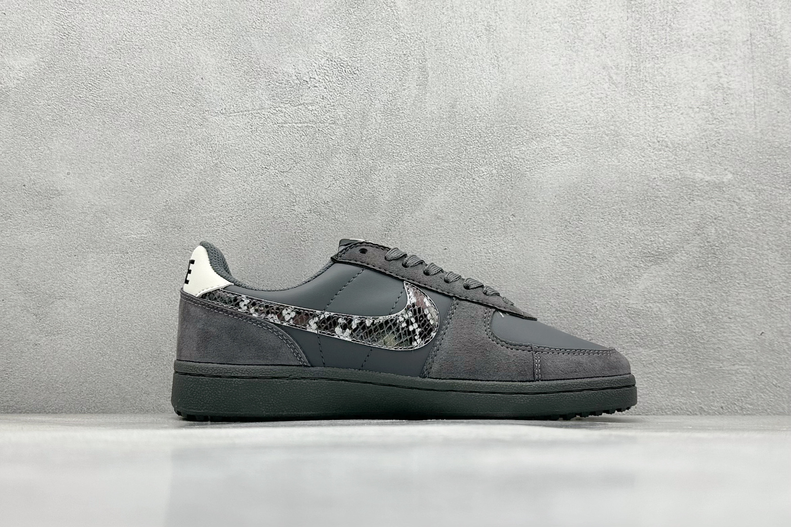 160 NK Field General 82 美式复古球鞋板鞋 随着复古球鞋文化的复兴 IF0667-001-Chinese UA Cheap High Quatity Brand Clothes Bags handbags Sneakers wholesale wholesaler seller from China Factory suppliers Fashion Clothing Shoes best Quality Beautiful Price 160 NK Field General 82 美式复古球鞋板鞋 随着复古球鞋文化的复兴 IF0667-001