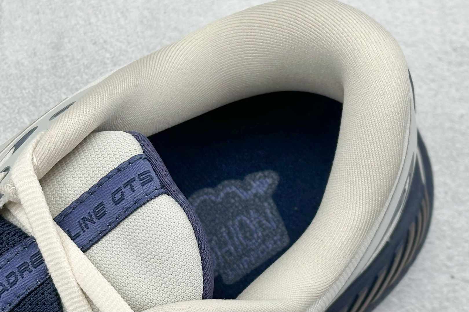 180 Z版 Brooks Adrenaline GTS 23 布鲁克斯网面运动鞋 110391 1D 206