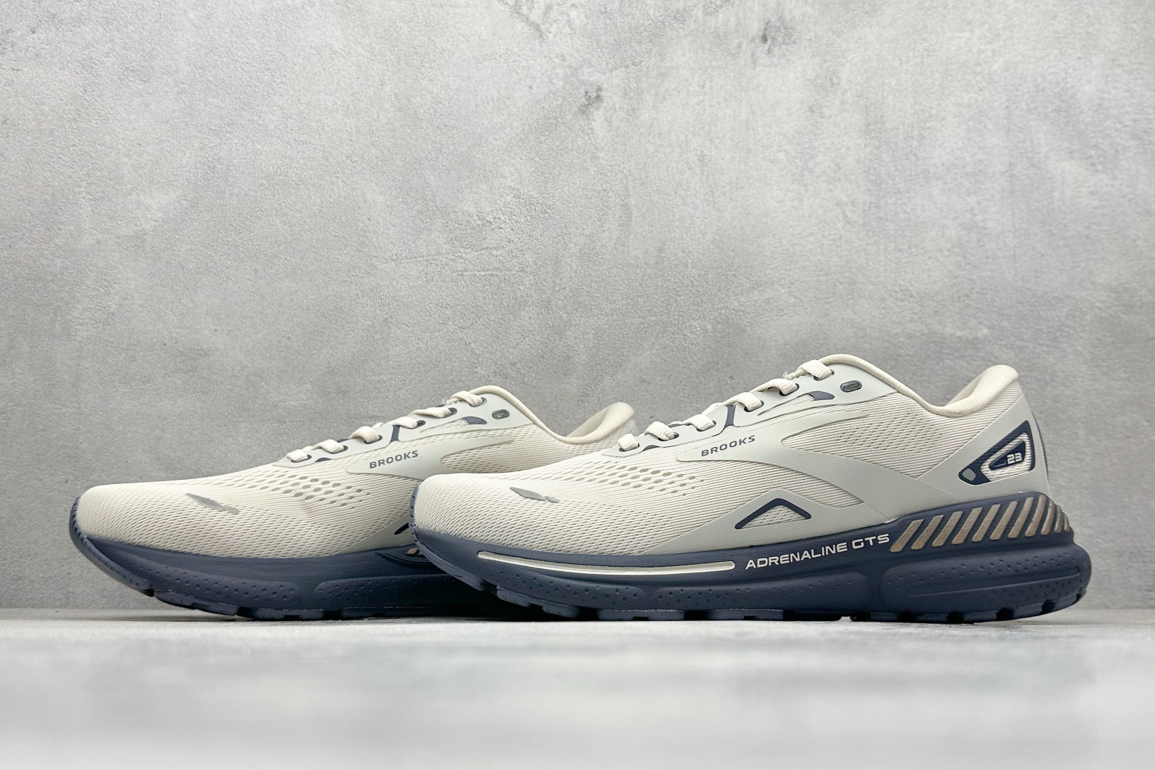 180 Z版 Brooks Adrenaline GTS 23 布鲁克斯网面运动鞋 110391 1D 206