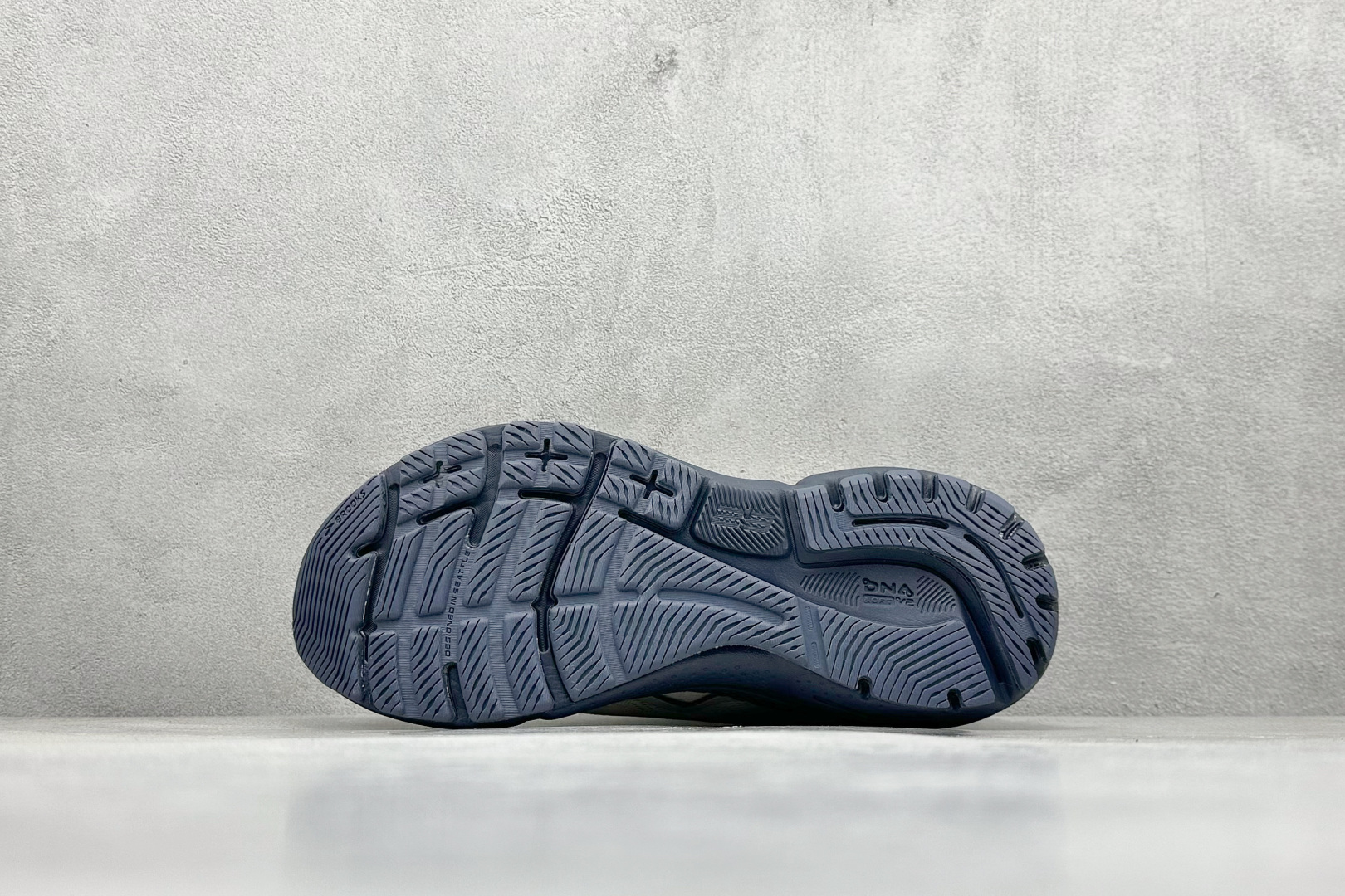 180 Z版 Brooks Adrenaline GTS 23 布鲁克斯网面运动鞋 110391 1D 206