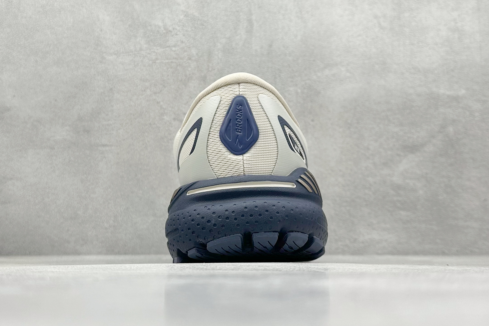 180 Z版 Brooks Adrenaline GTS 23 布鲁克斯网面运动鞋 110391 1D 206