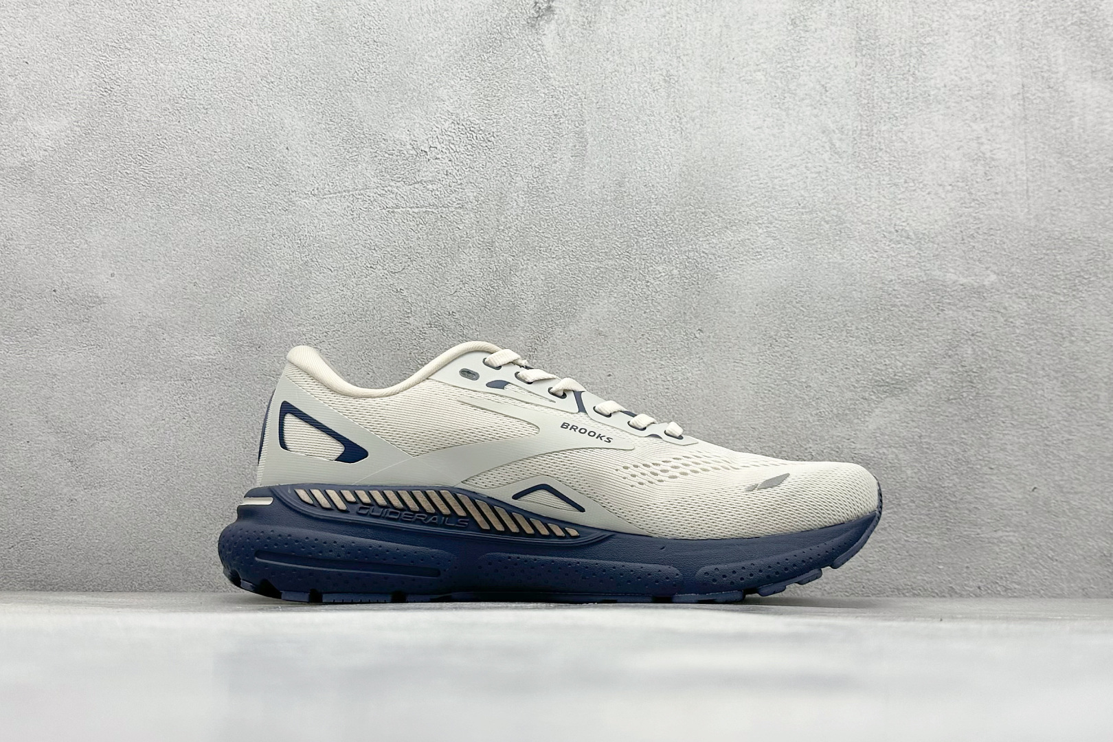 180 Z版 Brooks Adrenaline GTS 23 布鲁克斯网面运动鞋 110391 1D 206