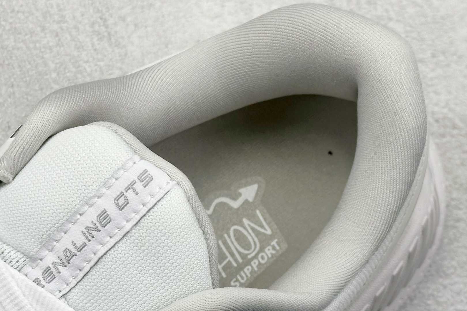 180 Z版 Brooks Adrenaline GTS 23 布鲁克斯网面运动鞋 120381 1B 104-Chinese UA Cheap High Quatity Brand Clothes Bags handbags Sneakers wholesale wholesaler seller from China Factory suppliers Fashion Clothing Shoes best Quality Beautiful Price 180 Z版 Brooks Adrenaline GTS 23 布鲁克斯网面运动鞋 120381 1B 104