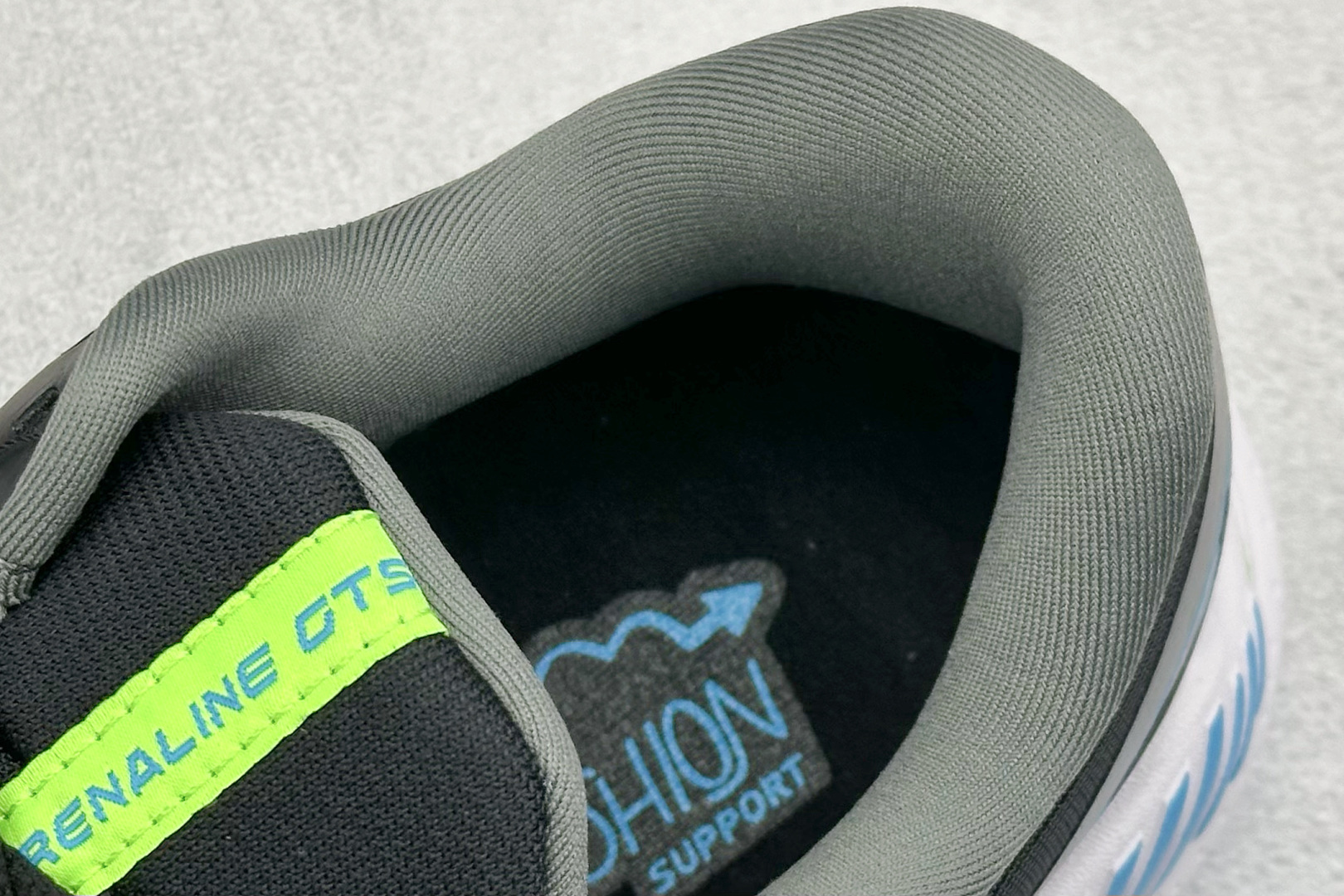 180 Z版 Brooks Adrenaline GTS 23 布鲁克斯网面运动鞋 110391 1B 006