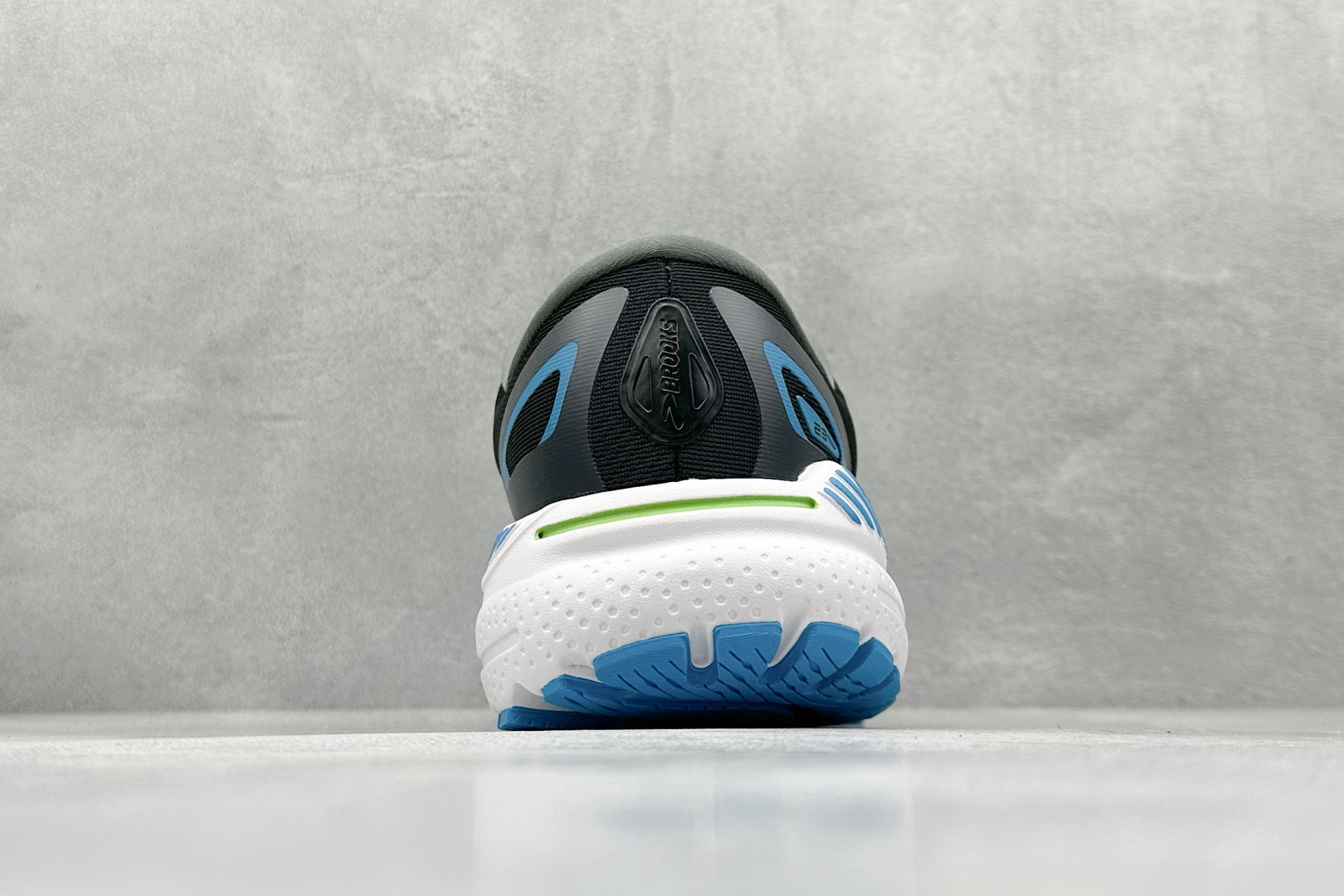 180 Z版 Brooks Adrenaline GTS 23 布鲁克斯网面运动鞋 110391 1B 006