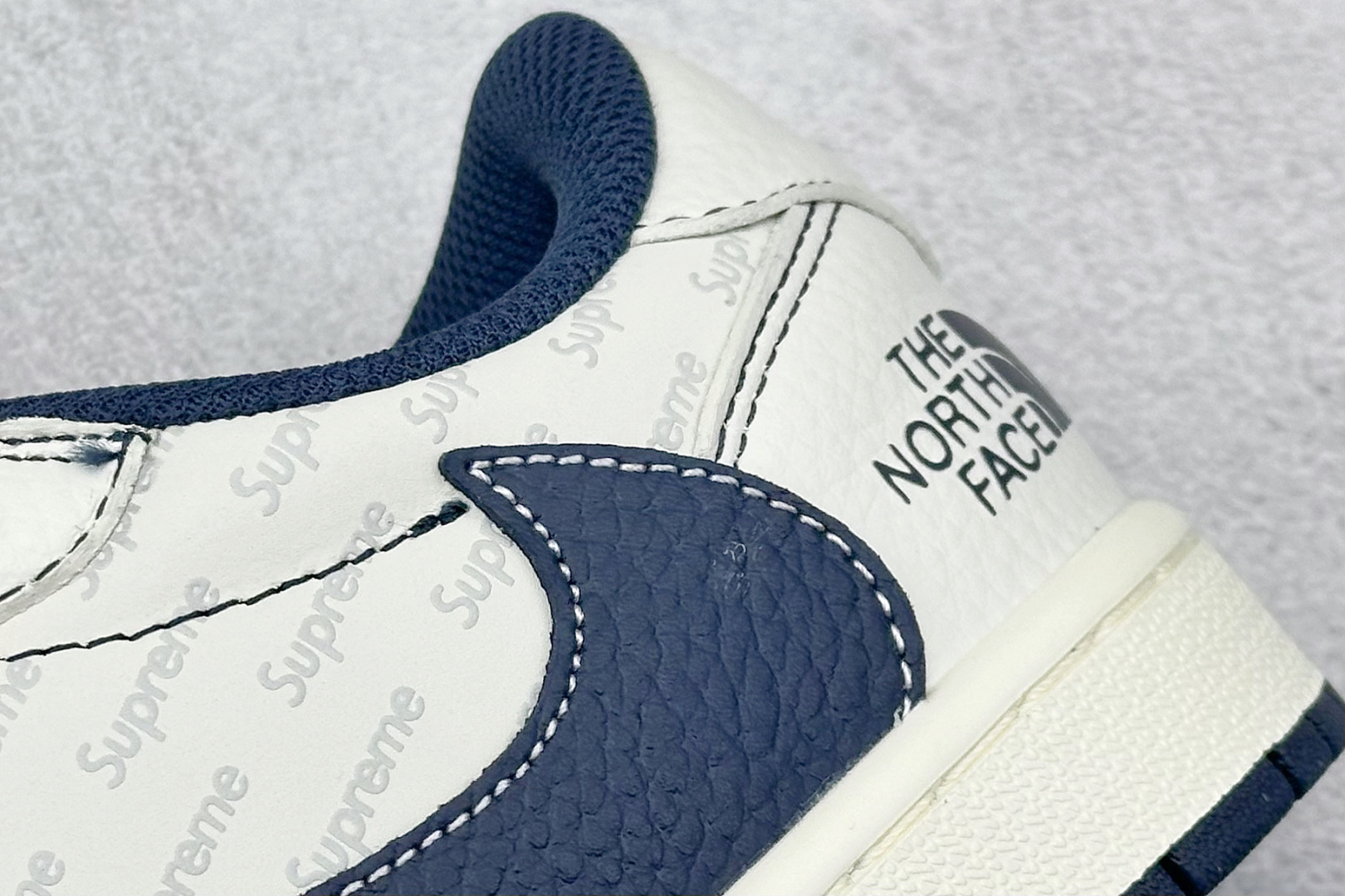 280 SC版Travis Scott x Fragment Design x Air Jordan 1 Low SP AJ1 乔1 三方联名 奶白深蓝 低帮文化休闲板鞋 XZ5749-009-Chinese UA Cheap High Quatity Brand Clothes Bags handbags Sneakers wholesale wholesaler seller from China Factory suppliers Fashion Clothing Shoes best Quality Beautiful Price 280 SC版Travis Scott x Fragment Design x Air Jordan 1 Low SP AJ1 乔1 三方联名 奶白深蓝 低帮文化休闲板鞋 XZ5749-009