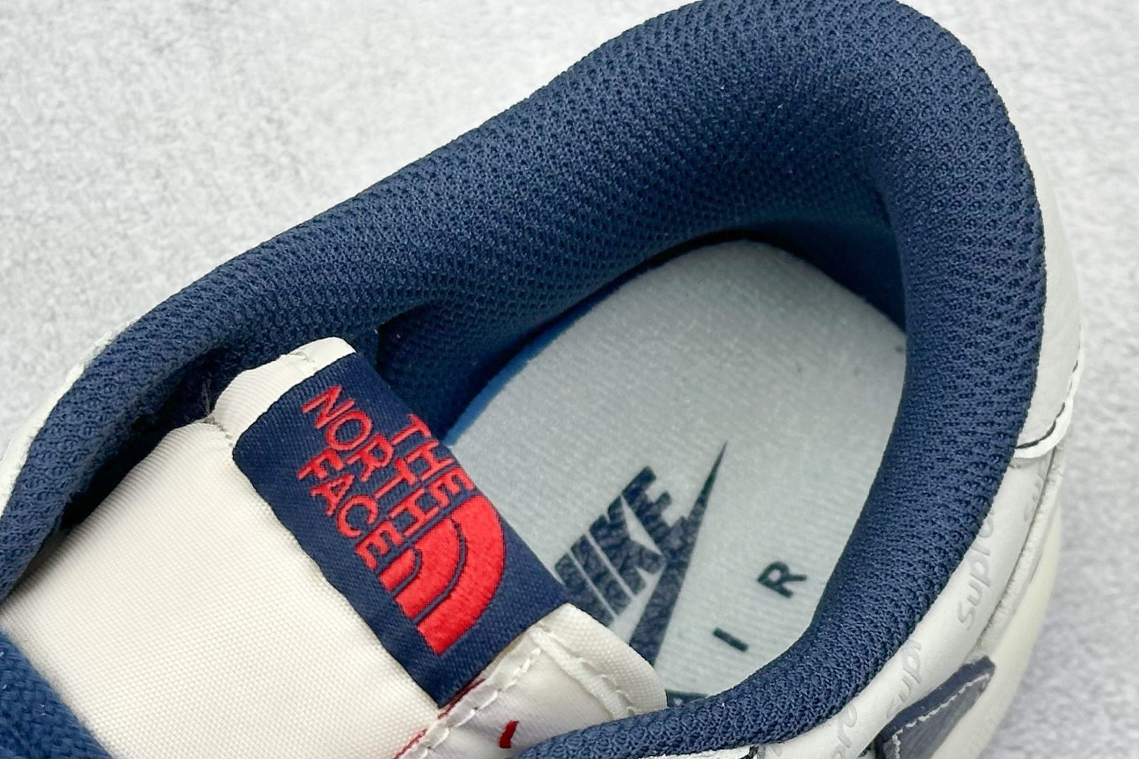 280 SC版Travis Scott x Fragment Design x Air Jordan 1 Low SP AJ1 乔1 三方联名 奶白深蓝 低帮文化休闲板鞋 XZ5749-009-Chinese UA Cheap High Quatity Brand Clothes Bags handbags Sneakers wholesale wholesaler seller from China Factory suppliers Fashion Clothing Shoes best Quality Beautiful Price 280 SC版Travis Scott x Fragment Design x Air Jordan 1 Low SP AJ1 乔1 三方联名 奶白深蓝 低帮文化休闲板鞋 XZ5749-009