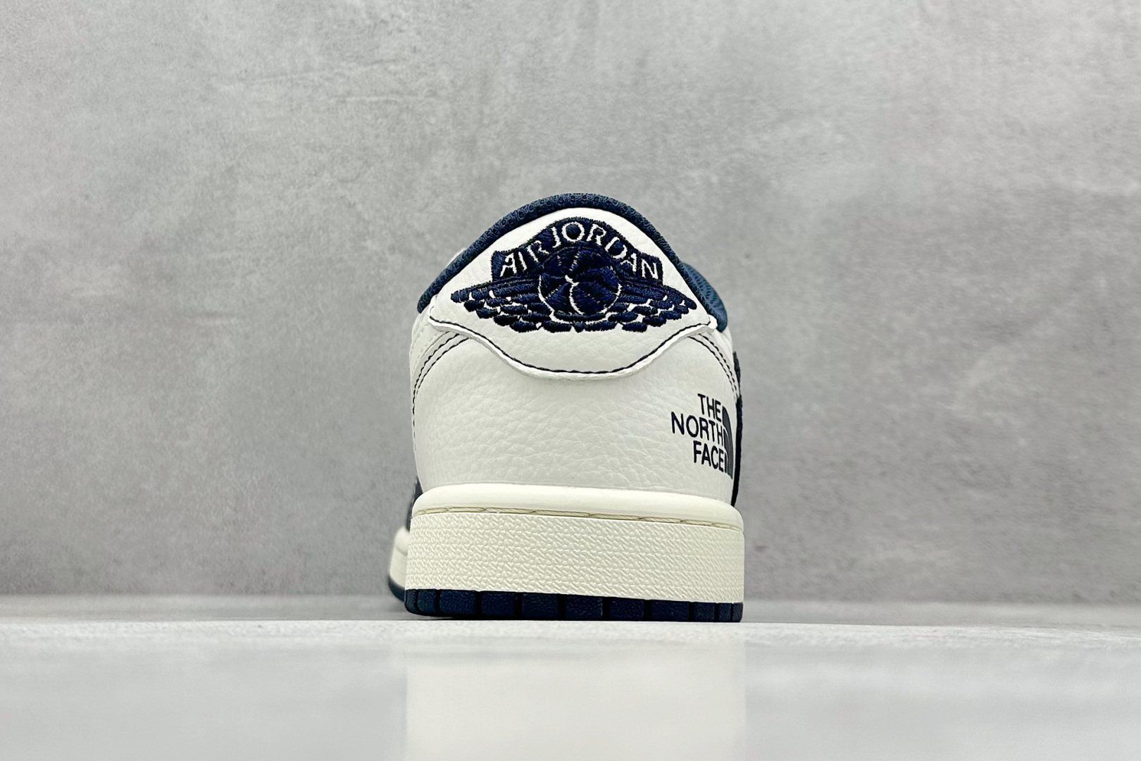 280 SC版Travis Scott x Fragment Design x Air Jordan 1 Low SP AJ1 乔1 三方联名 奶白深蓝 低帮文化休闲板鞋 XZ5749-009-Chinese UA Cheap High Quatity Brand Clothes Bags handbags Sneakers wholesale wholesaler seller from China Factory suppliers Fashion Clothing Shoes best Quality Beautiful Price 280 SC版Travis Scott x Fragment Design x Air Jordan 1 Low SP AJ1 乔1 三方联名 奶白深蓝 低帮文化休闲板鞋 XZ5749-009
