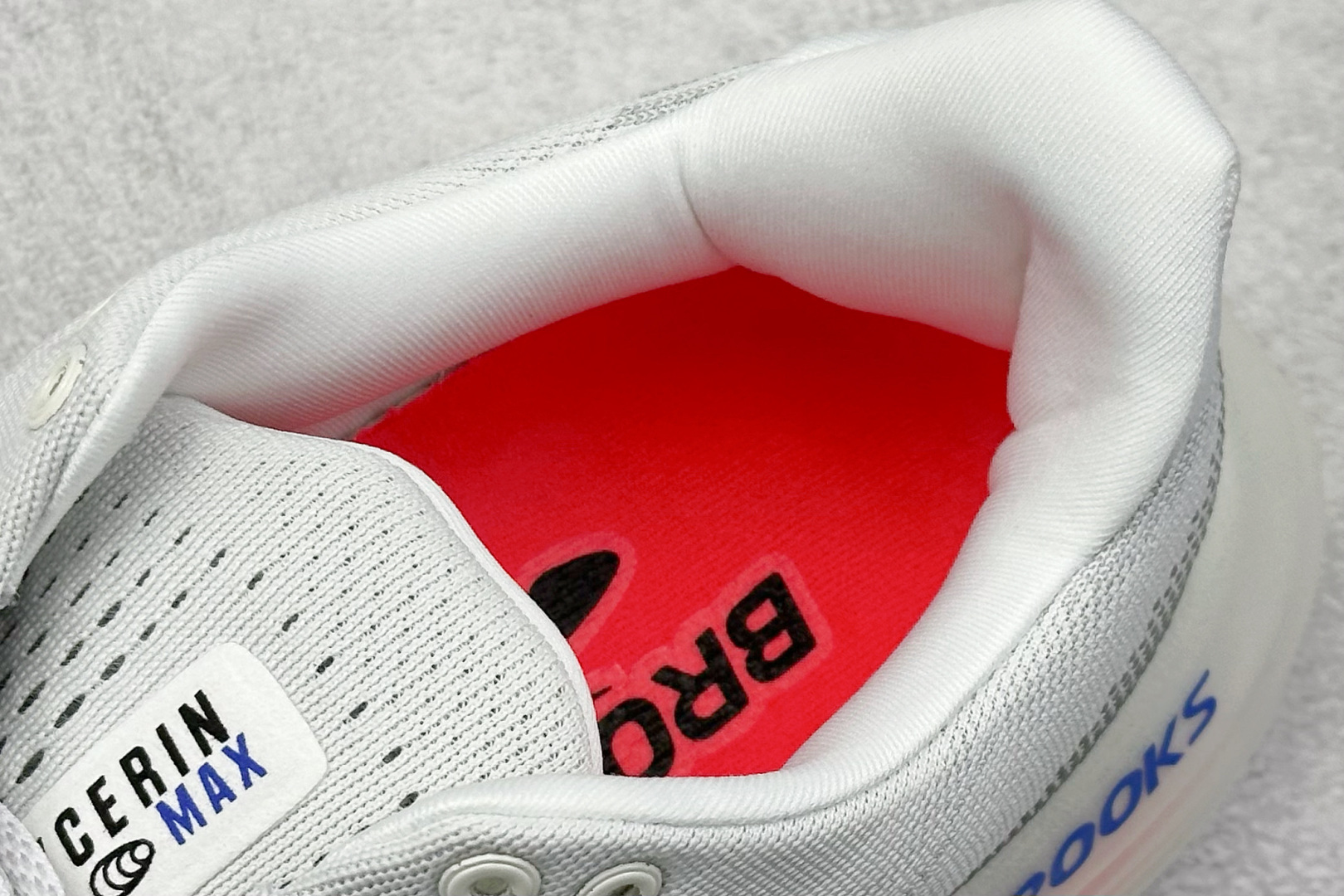 210 Z版 Brooks Glycerin Max 布鲁克斯 男子缓震马拉松慢跑鞋 120436 1B 118-Chinese UA Cheap High Quatity Brand Clothes Bags handbags Sneakers wholesale wholesaler seller from China Factory suppliers Fashion Clothing Shoes best Quality Beautiful Price 210 Z版 Brooks Glycerin Max 布鲁克斯 男子缓震马拉松慢跑鞋 120436 1B 118