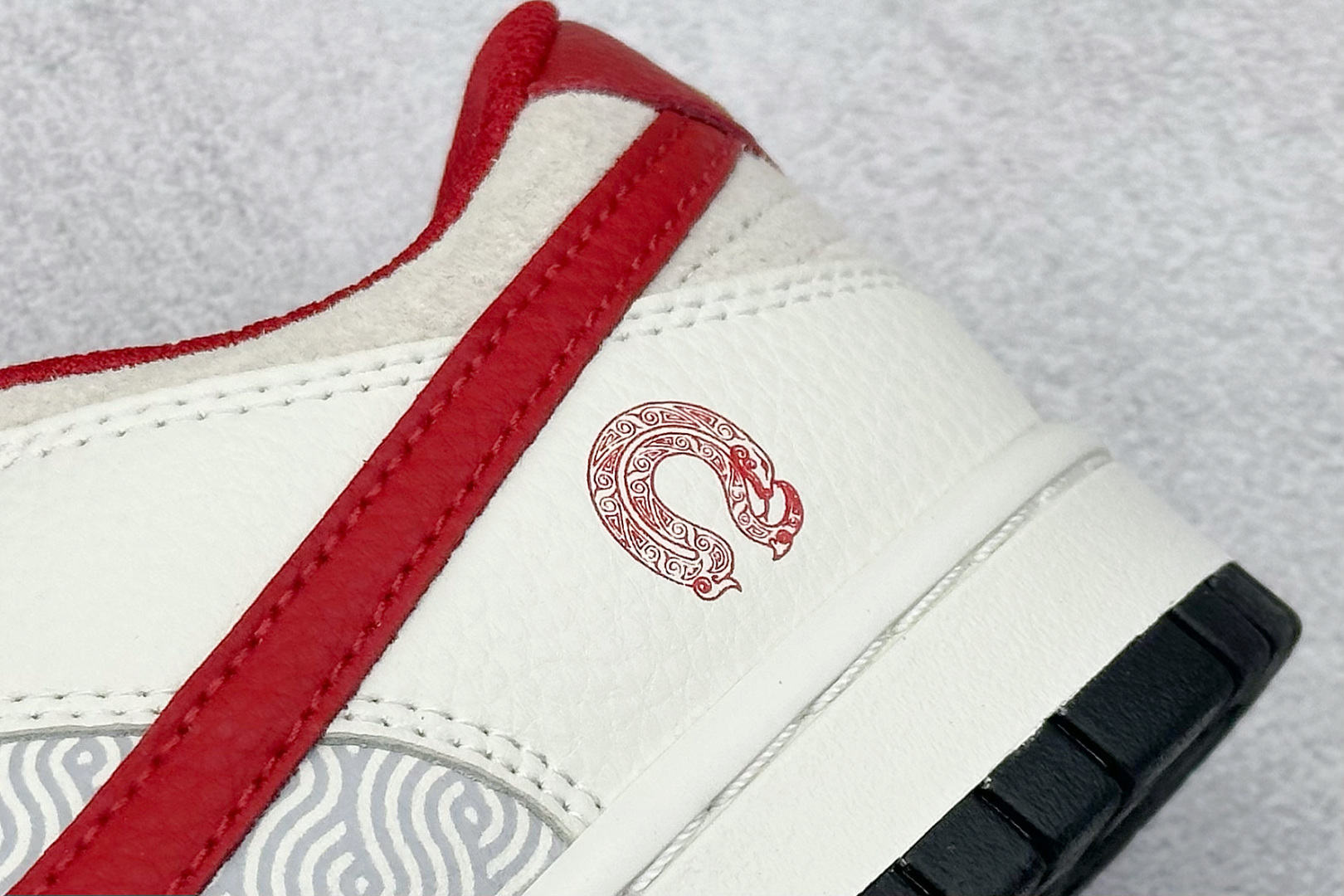 240 XC版 Nk SB Dunk Low 蛇年限定 祥云红勾 周年高端定制 低帮休闲板鞋 DJ2024-094