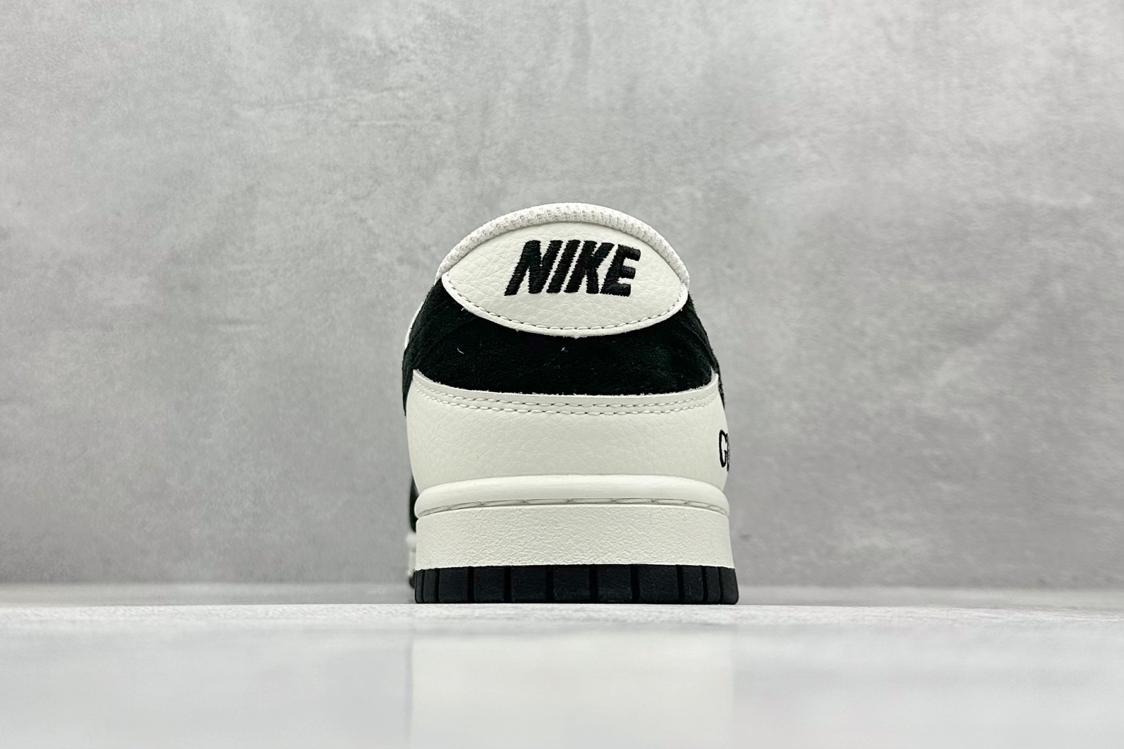 240 XC版 Nk SB Dunk Low 古驰联名 黑白字母 周年高端定制 低帮休闲板鞋 DJ2024-098