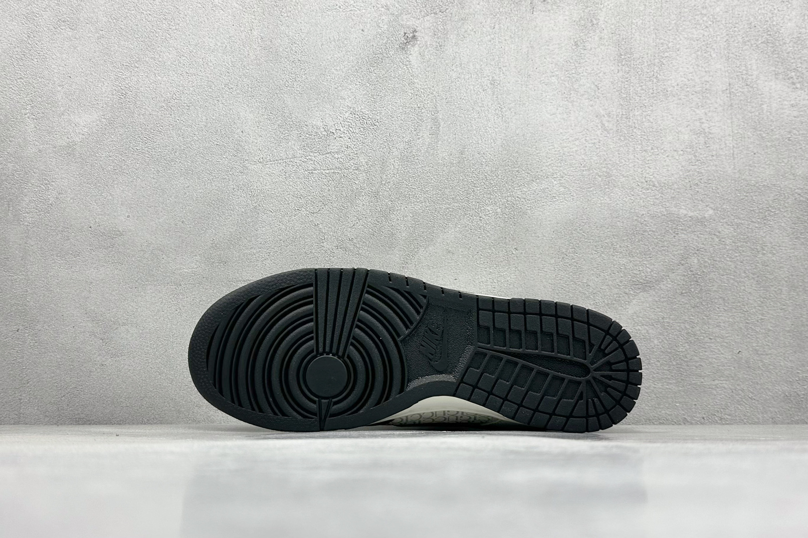 240 XC版 Nk SB Dunk Low 古驰联名 黑白字母 周年高端定制 低帮休闲板鞋 DJ2024-098