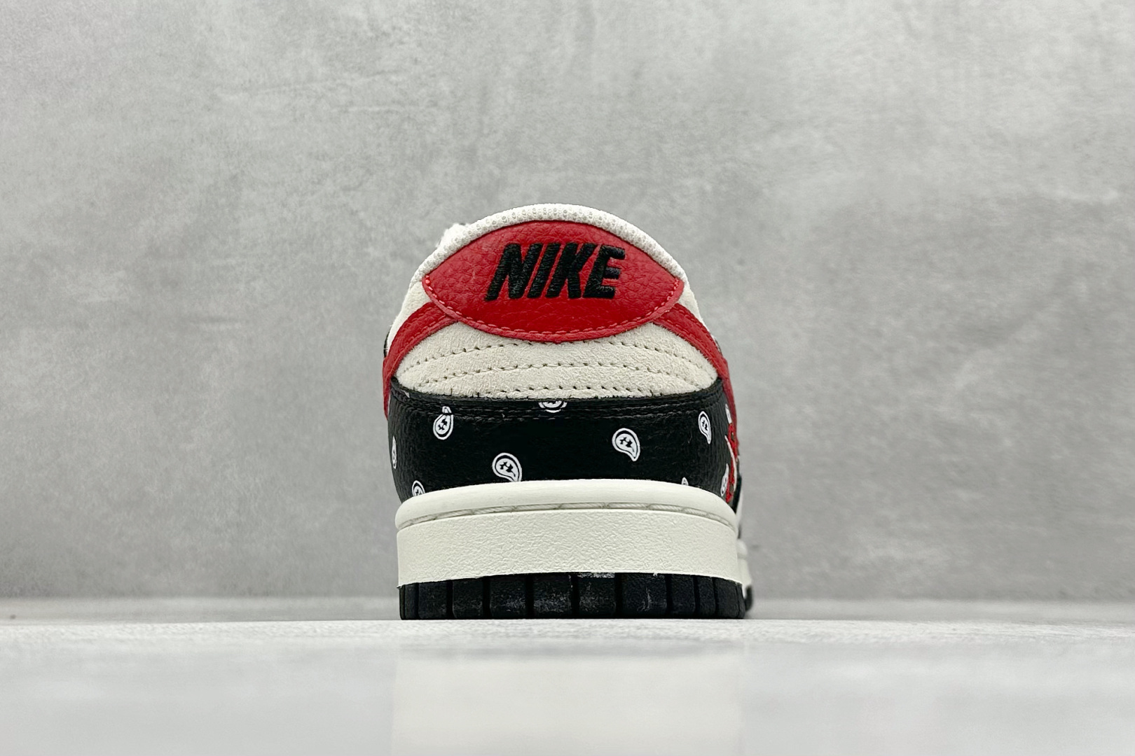 240 XC版 Nk SB Dunk Low 冠希联名 涂鸦红勾 周年高端定制 低帮休闲板鞋 DJ2024-101-Chinese UA Cheap High Quatity Brand Clothes Bags handbags Sneakers wholesale wholesaler seller from China Factory suppliers Fashion Clothing Shoes best Quality Beautiful Price 240 XC版 Nk SB Dunk Low 冠希联名 涂鸦红勾 周年高端定制 低帮休闲板鞋 DJ2024-101