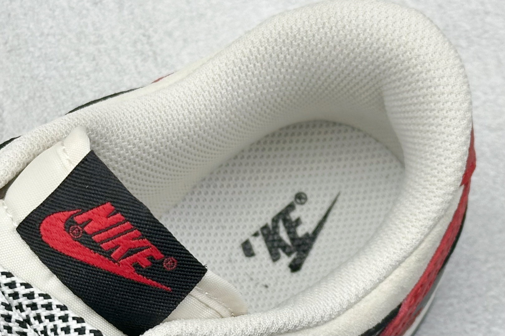 240 XC版 Nk SB Dunk Low 冠希联名 涂鸦红勾 周年高端定制 低帮休闲板鞋 DJ2024-101-Chinese UA Cheap High Quatity Brand Clothes Bags handbags Sneakers wholesale wholesaler seller from China Factory suppliers Fashion Clothing Shoes best Quality Beautiful Price 240 XC版 Nk SB Dunk Low 冠希联名 涂鸦红勾 周年高端定制 低帮休闲板鞋 DJ2024-101