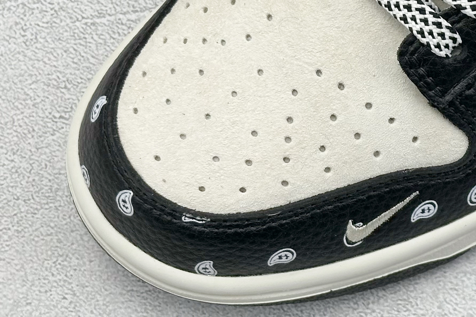 240 XC版 Nk SB Dunk Low 冠希联名 涂鸦红勾 周年高端定制 低帮休闲板鞋 DJ2024-101-Chinese UA Cheap High Quatity Brand Clothes Bags handbags Sneakers wholesale wholesaler seller from China Factory suppliers Fashion Clothing Shoes best Quality Beautiful Price 240 XC版 Nk SB Dunk Low 冠希联名 涂鸦红勾 周年高端定制 低帮休闲板鞋 DJ2024-101