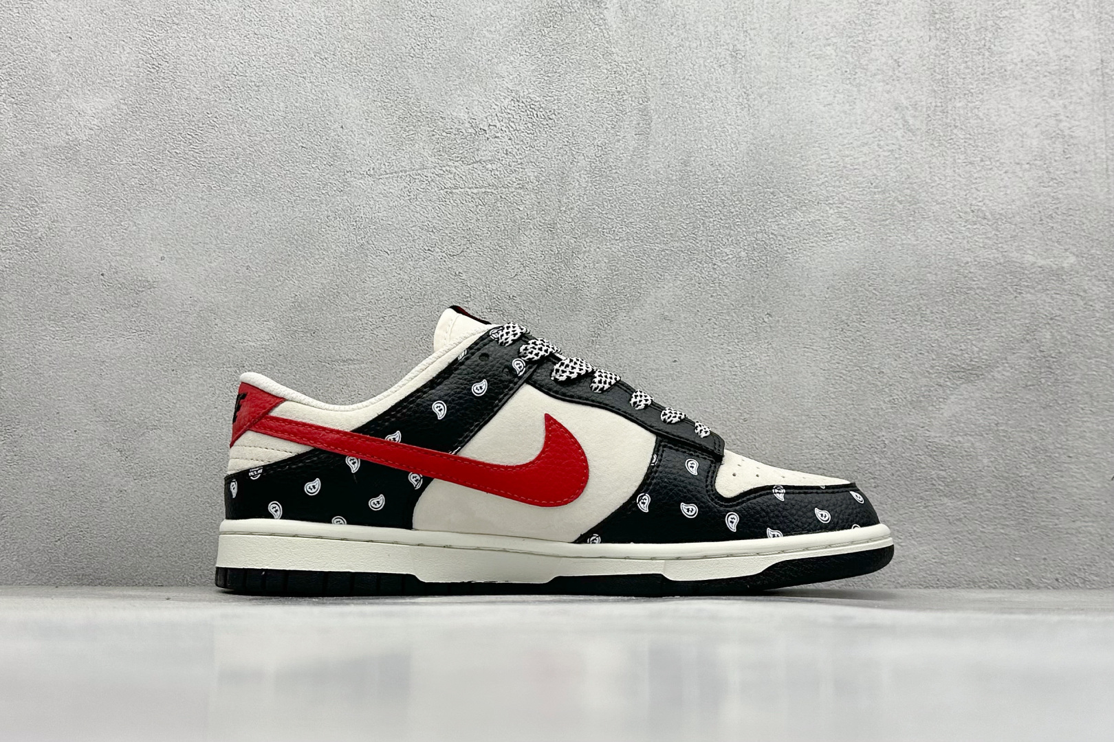 240 XC版 Nk SB Dunk Low 冠希联名 涂鸦红勾 周年高端定制 低帮休闲板鞋 DJ2024-101-Chinese UA Cheap High Quatity Brand Clothes Bags handbags Sneakers wholesale wholesaler seller from China Factory suppliers Fashion Clothing Shoes best Quality Beautiful Price 240 XC版 Nk SB Dunk Low 冠希联名 涂鸦红勾 周年高端定制 低帮休闲板鞋 DJ2024-101