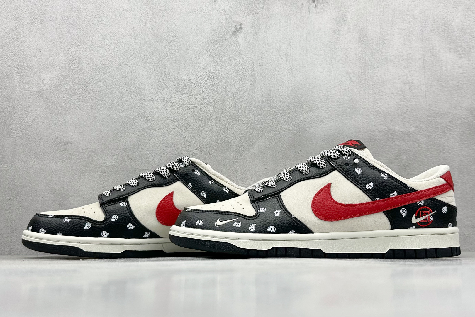 240 XC版 Nk SB Dunk Low 冠希联名 涂鸦红勾 周年高端定制 低帮休闲板鞋 DJ2024-101-Chinese UA Cheap High Quatity Brand Clothes Bags handbags Sneakers wholesale wholesaler seller from China Factory suppliers Fashion Clothing Shoes best Quality Beautiful Price 240 XC版 Nk SB Dunk Low 冠希联名 涂鸦红勾 周年高端定制 低帮休闲板鞋 DJ2024-101