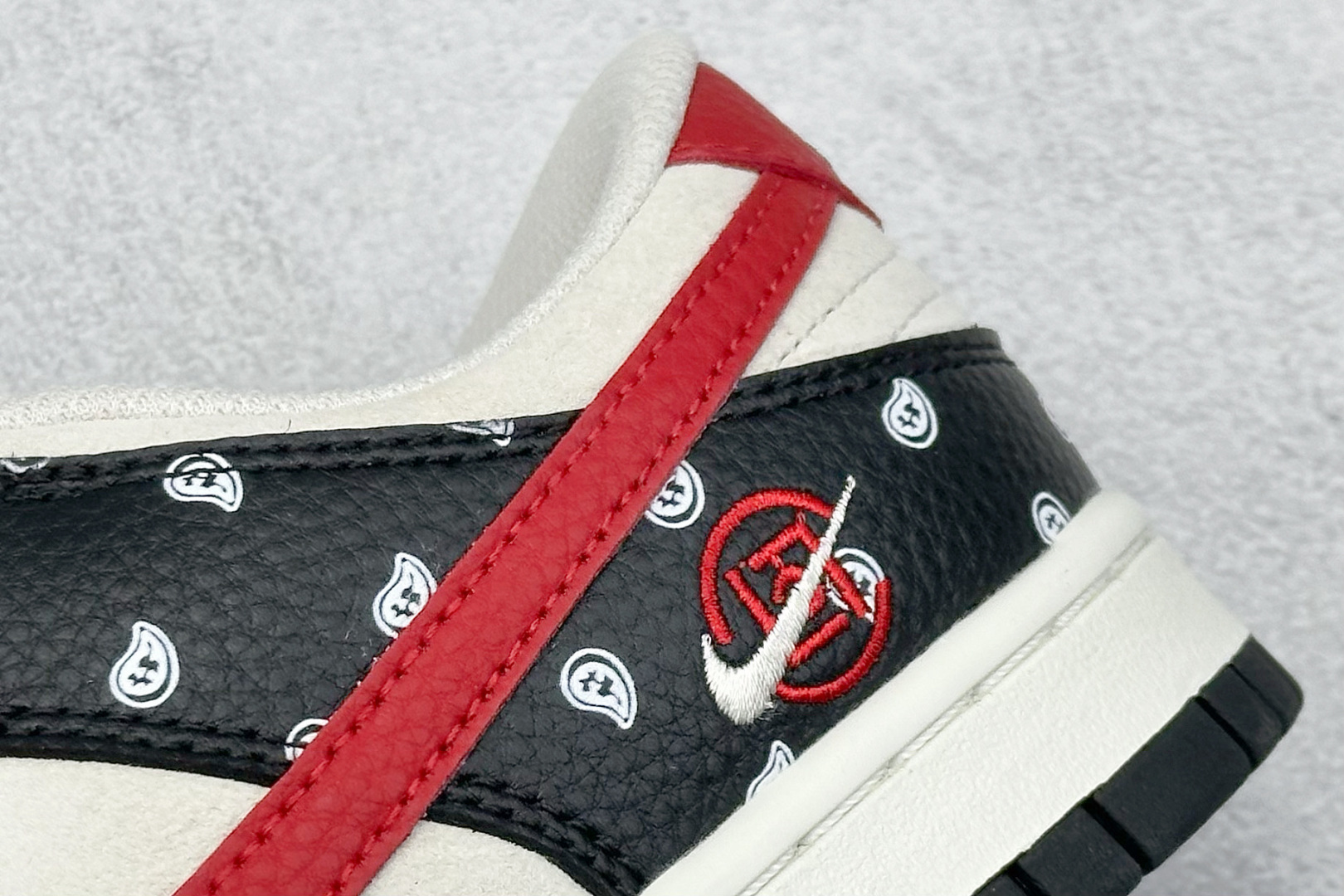 240 XC版 Nk SB Dunk Low 冠希联名 涂鸦红勾 周年高端定制 低帮休闲板鞋 DJ2024-101-Chinese UA Cheap High Quatity Brand Clothes Bags handbags Sneakers wholesale wholesaler seller from China Factory suppliers Fashion Clothing Shoes best Quality Beautiful Price 240 XC版 Nk SB Dunk Low 冠希联名 涂鸦红勾 周年高端定制 低帮休闲板鞋 DJ2024-101