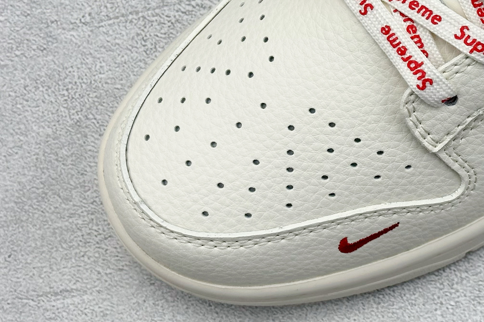 280 XC版Nike SB Dunk Low Supreme联名 双拼米红 周年高端定制 低帮休闲板鞋 XX3168-191-Chinese UA Cheap High Quatity Brand Clothes Bags handbags Sneakers wholesale wholesaler seller from China Factory suppliers Fashion Clothing Shoes best Quality Beautiful Price 280 XC版Nike SB Dunk Low Supreme联名 双拼米红 周年高端定制 低帮休闲板鞋 XX3168-191