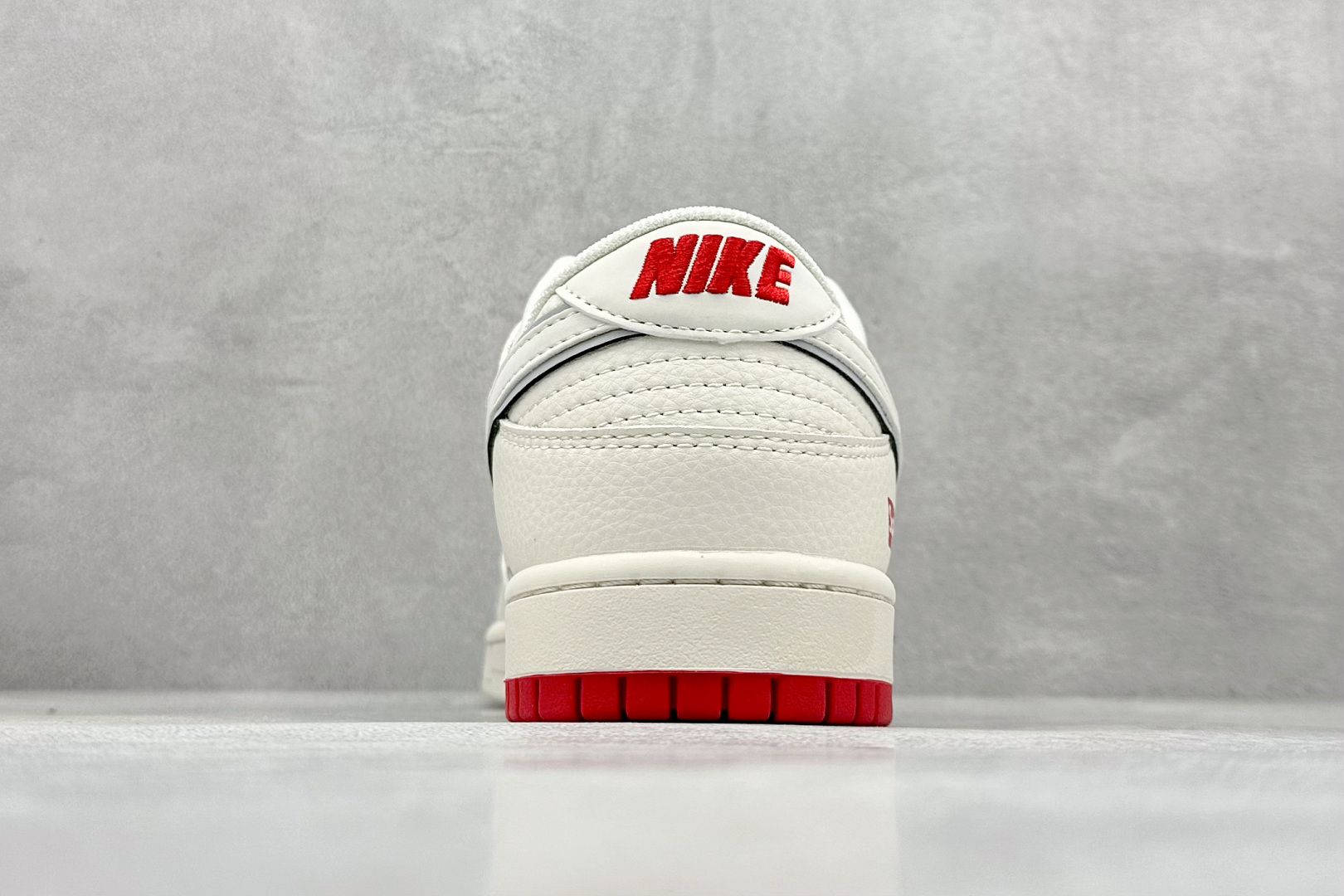 280 XC版Nike SB Dunk Low Supreme联名 双拼米红 周年高端定制 低帮休闲板鞋 XX3168-191-Chinese UA Cheap High Quatity Brand Clothes Bags handbags Sneakers wholesale wholesaler seller from China Factory suppliers Fashion Clothing Shoes best Quality Beautiful Price 280 XC版Nike SB Dunk Low Supreme联名 双拼米红 周年高端定制 低帮休闲板鞋 XX3168-191
