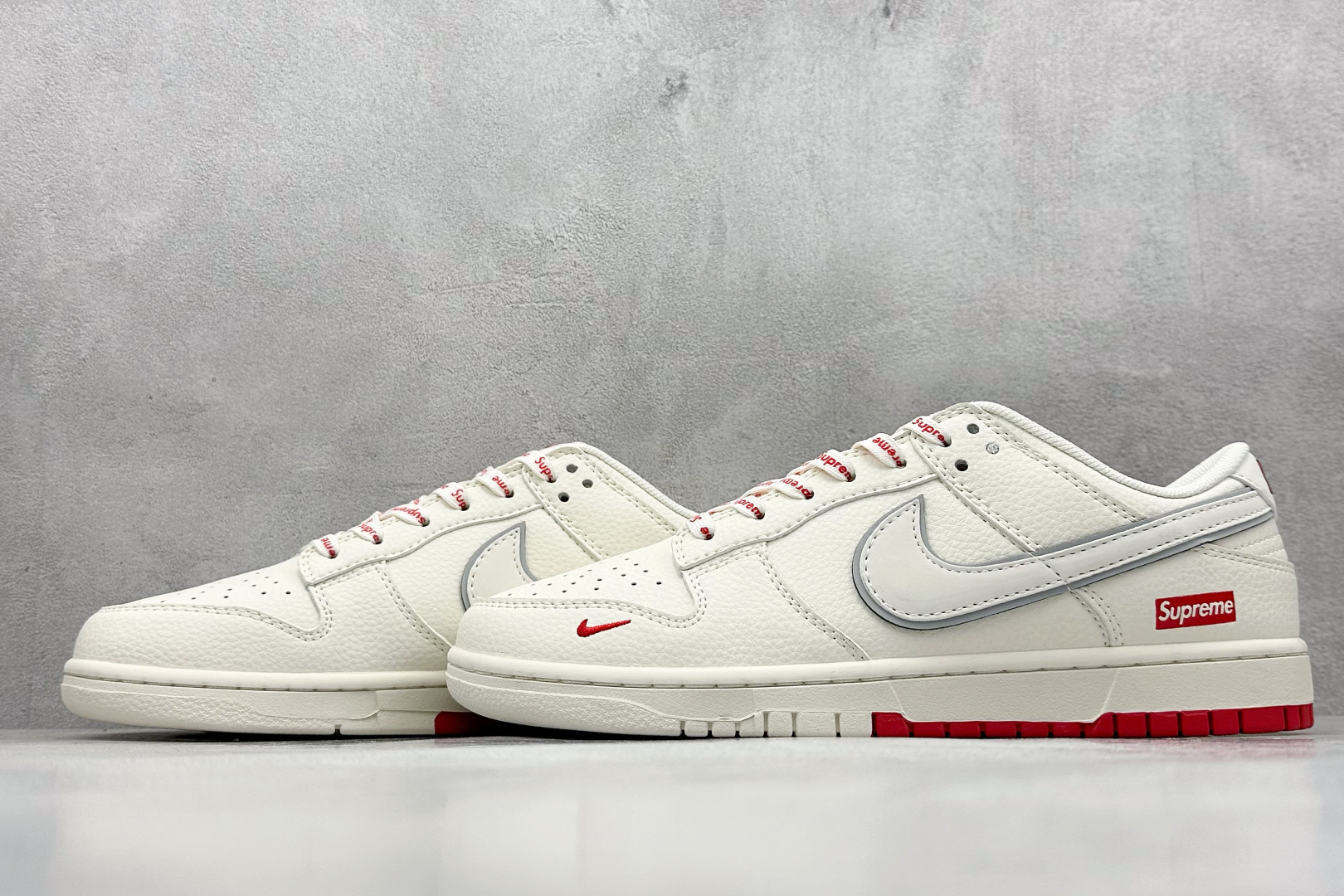 280 XC版Nike SB Dunk Low Supreme联名 双拼米红 周年高端定制 低帮休闲板鞋 XX3168-191-Chinese UA Cheap High Quatity Brand Clothes Bags handbags Sneakers wholesale wholesaler seller from China Factory suppliers Fashion Clothing Shoes best Quality Beautiful Price 280 XC版Nike SB Dunk Low Supreme联名 双拼米红 周年高端定制 低帮休闲板鞋 XX3168-191