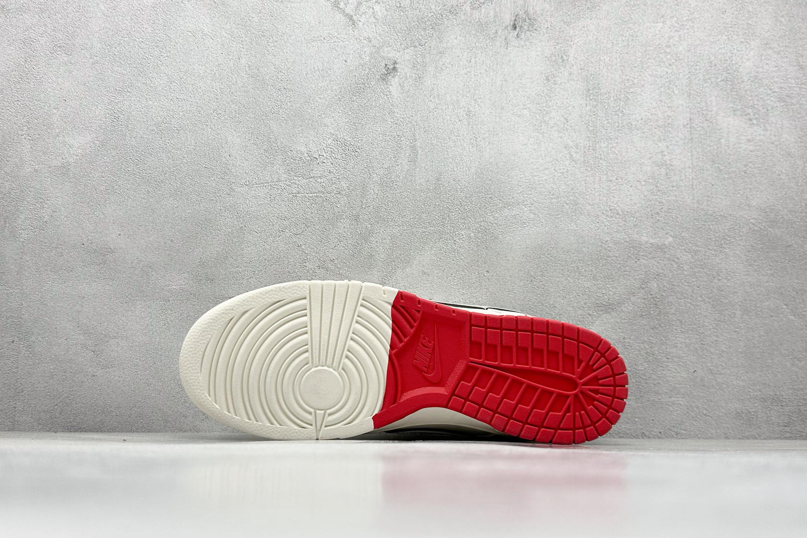 280 XC版Nike SB Dunk Low Supreme联名 双拼米红 周年高端定制 低帮休闲板鞋 XX3168-191-Chinese UA Cheap High Quatity Brand Clothes Bags handbags Sneakers wholesale wholesaler seller from China Factory suppliers Fashion Clothing Shoes best Quality Beautiful Price 280 XC版Nike SB Dunk Low Supreme联名 双拼米红 周年高端定制 低帮休闲板鞋 XX3168-191