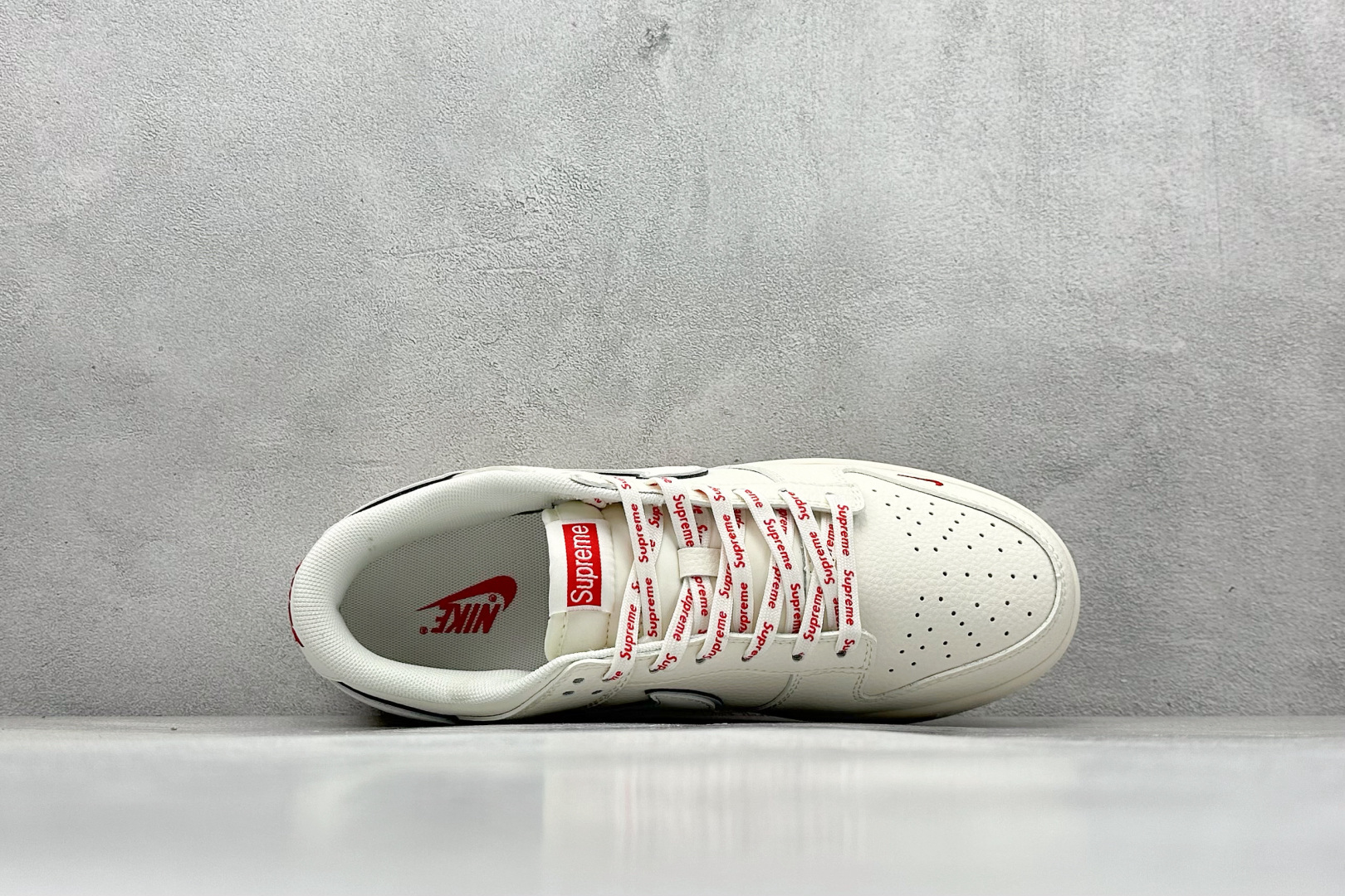 280 XC版Nike SB Dunk Low Supreme联名 双拼米红 周年高端定制 低帮休闲板鞋 XX3168-191-Chinese UA Cheap High Quatity Brand Clothes Bags handbags Sneakers wholesale wholesaler seller from China Factory suppliers Fashion Clothing Shoes best Quality Beautiful Price 280 XC版Nike SB Dunk Low Supreme联名 双拼米红 周年高端定制 低帮休闲板鞋 XX3168-191