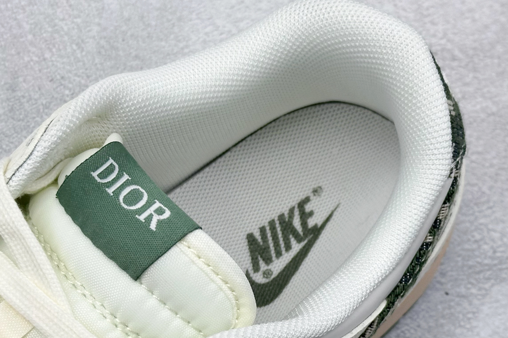 280 XC版 Nike SB Dunk Low Dior联名 迷彩绿勾 周年高端定制 低帮休闲板鞋 FC1688-226-Chinese UA Cheap High Quatity Brand Clothes Bags handbags Sneakers wholesale wholesaler seller from China Factory suppliers Fashion Clothing Shoes best Quality Beautiful Price 280 XC版 Nike SB Dunk Low Dior联名 迷彩绿勾 周年高端定制 低帮休闲板鞋 FC1688-226