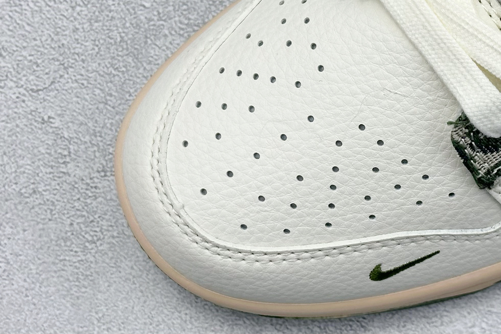 280 XC版 Nike SB Dunk Low Dior联名 迷彩绿勾 周年高端定制 低帮休闲板鞋 FC1688-226-Chinese UA Cheap High Quatity Brand Clothes Bags handbags Sneakers wholesale wholesaler seller from China Factory suppliers Fashion Clothing Shoes best Quality Beautiful Price 280 XC版 Nike SB Dunk Low Dior联名 迷彩绿勾 周年高端定制 低帮休闲板鞋 FC1688-226