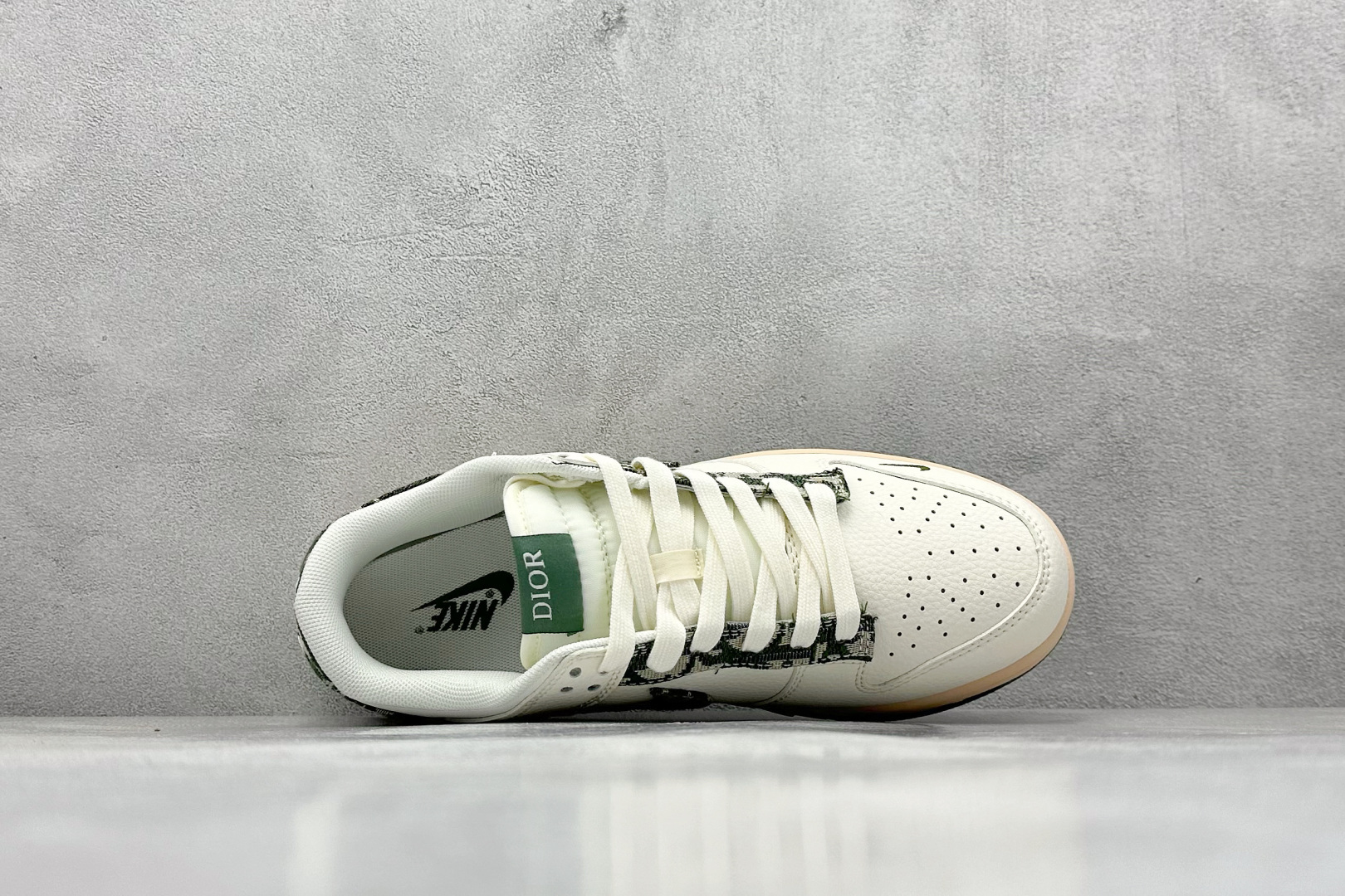 280 XC版 Nike SB Dunk Low Dior联名 迷彩绿勾 周年高端定制 低帮休闲板鞋 FC1688-226-Chinese UA Cheap High Quatity Brand Clothes Bags handbags Sneakers wholesale wholesaler seller from China Factory suppliers Fashion Clothing Shoes best Quality Beautiful Price 280 XC版 Nike SB Dunk Low Dior联名 迷彩绿勾 周年高端定制 低帮休闲板鞋 FC1688-226