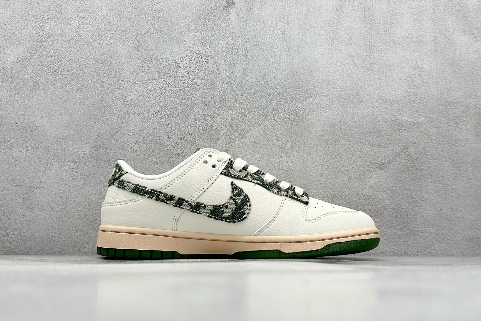 280 XC版 Nike SB Dunk Low Dior联名 迷彩绿勾 周年高端定制 低帮休闲板鞋 FC1688-226-Chinese UA Cheap High Quatity Brand Clothes Bags handbags Sneakers wholesale wholesaler seller from China Factory suppliers Fashion Clothing Shoes best Quality Beautiful Price 280 XC版 Nike SB Dunk Low Dior联名 迷彩绿勾 周年高端定制 低帮休闲板鞋 FC1688-226