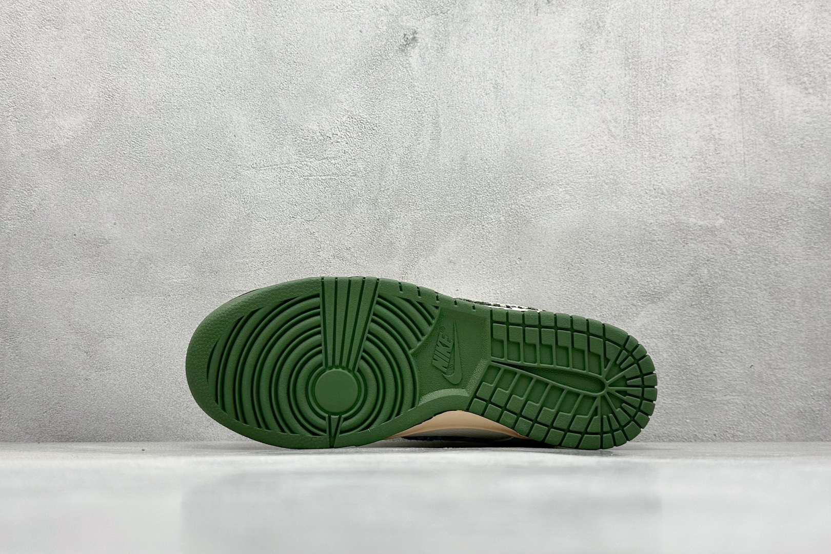 280 XC版 Nike SB Dunk Low Dior联名 迷彩绿勾 周年高端定制 低帮休闲板鞋 FC1688-226-Chinese UA Cheap High Quatity Brand Clothes Bags handbags Sneakers wholesale wholesaler seller from China Factory suppliers Fashion Clothing Shoes best Quality Beautiful Price 280 XC版 Nike SB Dunk Low Dior联名 迷彩绿勾 周年高端定制 低帮休闲板鞋 FC1688-226