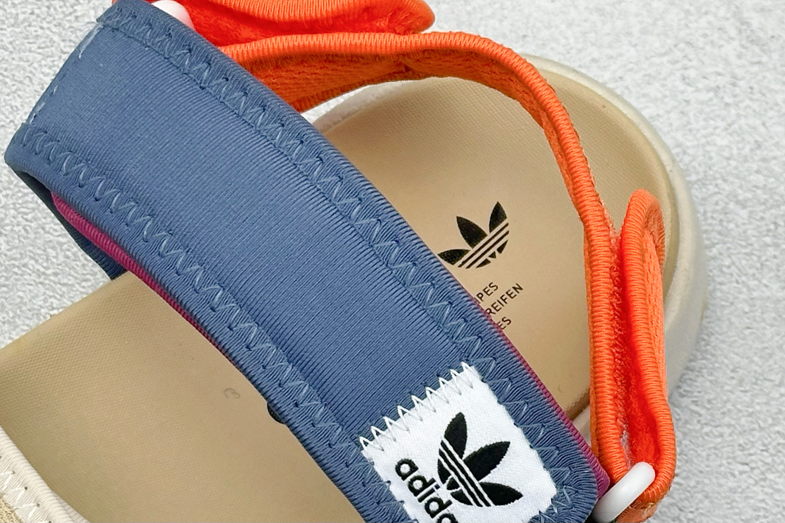 140 adidas originals Adilette Sandal 4.0 休闲运动 沙滩凉鞋 H03428