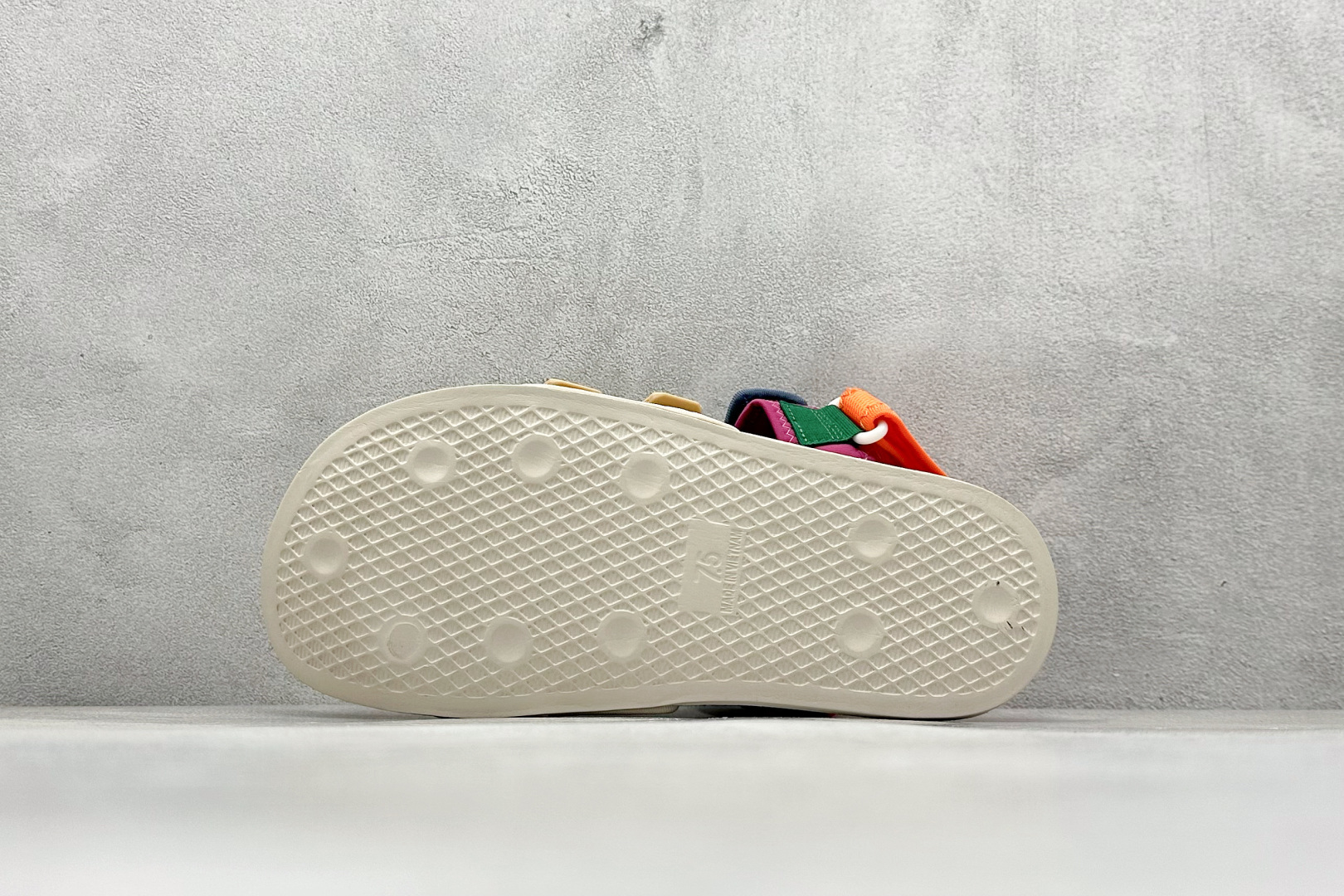 140 adidas originals Adilette Sandal 4.0 休闲运动 沙滩凉鞋 H03428