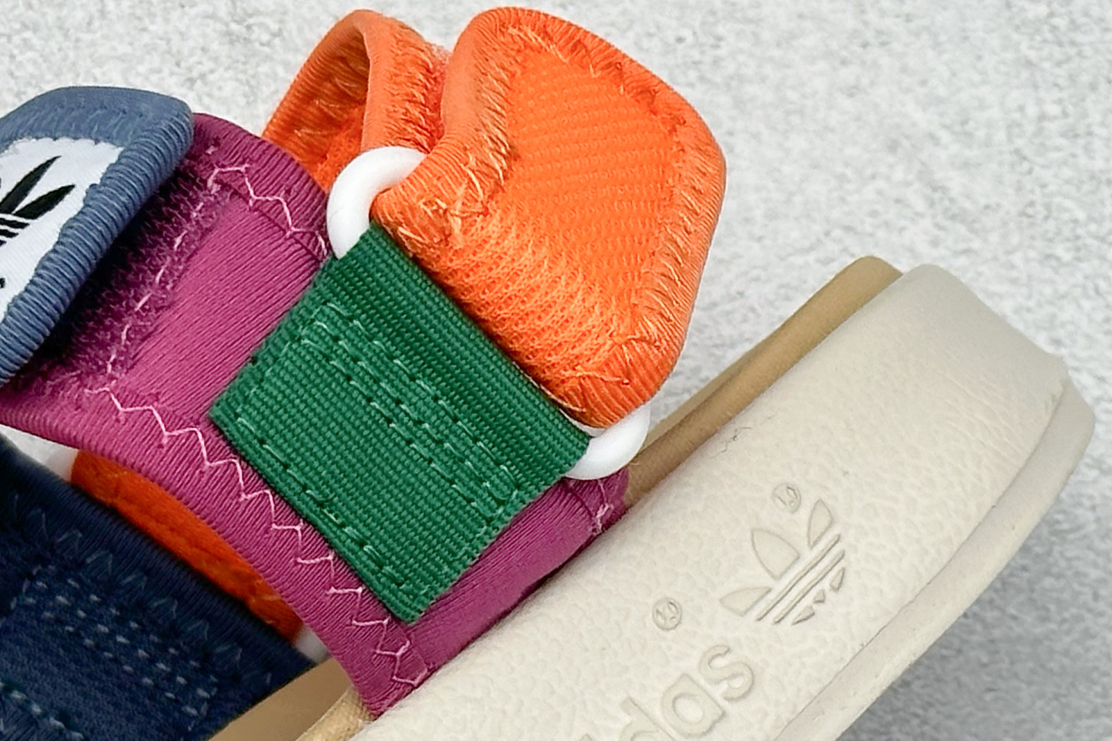 140 adidas originals Adilette Sandal 4.0 休闲运动 沙滩凉鞋 H03428