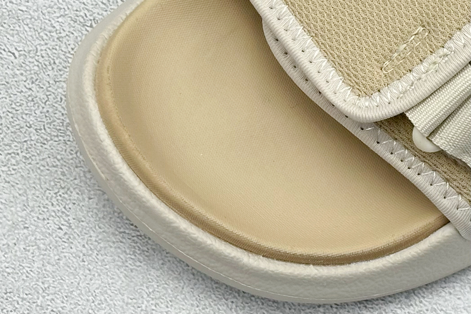 140 adidas originals Adilette Sandal 4.0 休闲运动 沙滩凉鞋 H03428