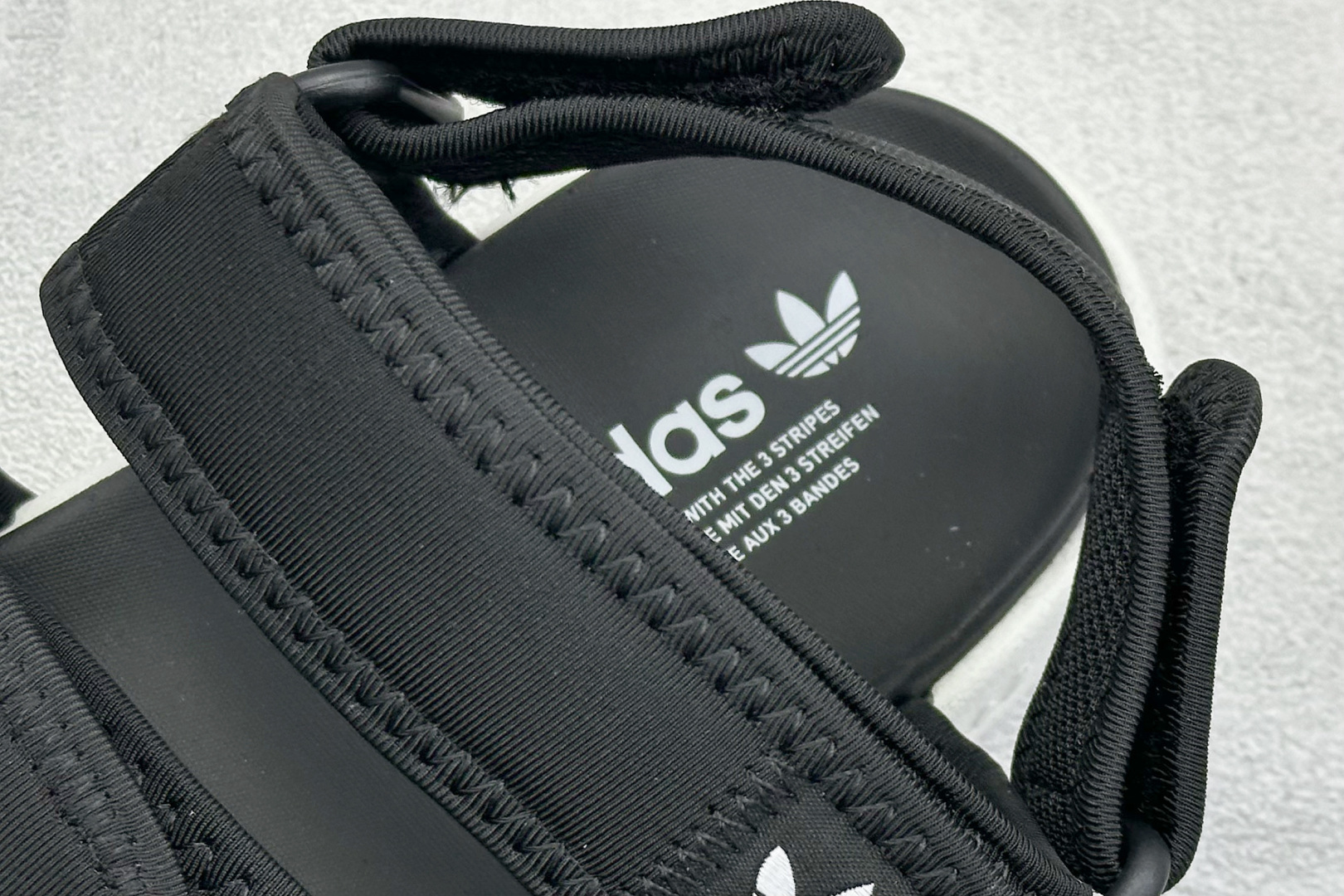 140 adidas originals Adilette Sandal 4.0 休闲运动 沙滩凉鞋 HP3096-Chinese UA Cheap High Quatity Brand Clothes Bags handbags Sneakers wholesale wholesaler seller from China Factory suppliers Fashion Clothing Shoes best Quality Beautiful Price 140 adidas originals Adilette Sandal 4.0 休闲运动 沙滩凉鞋 HP3096