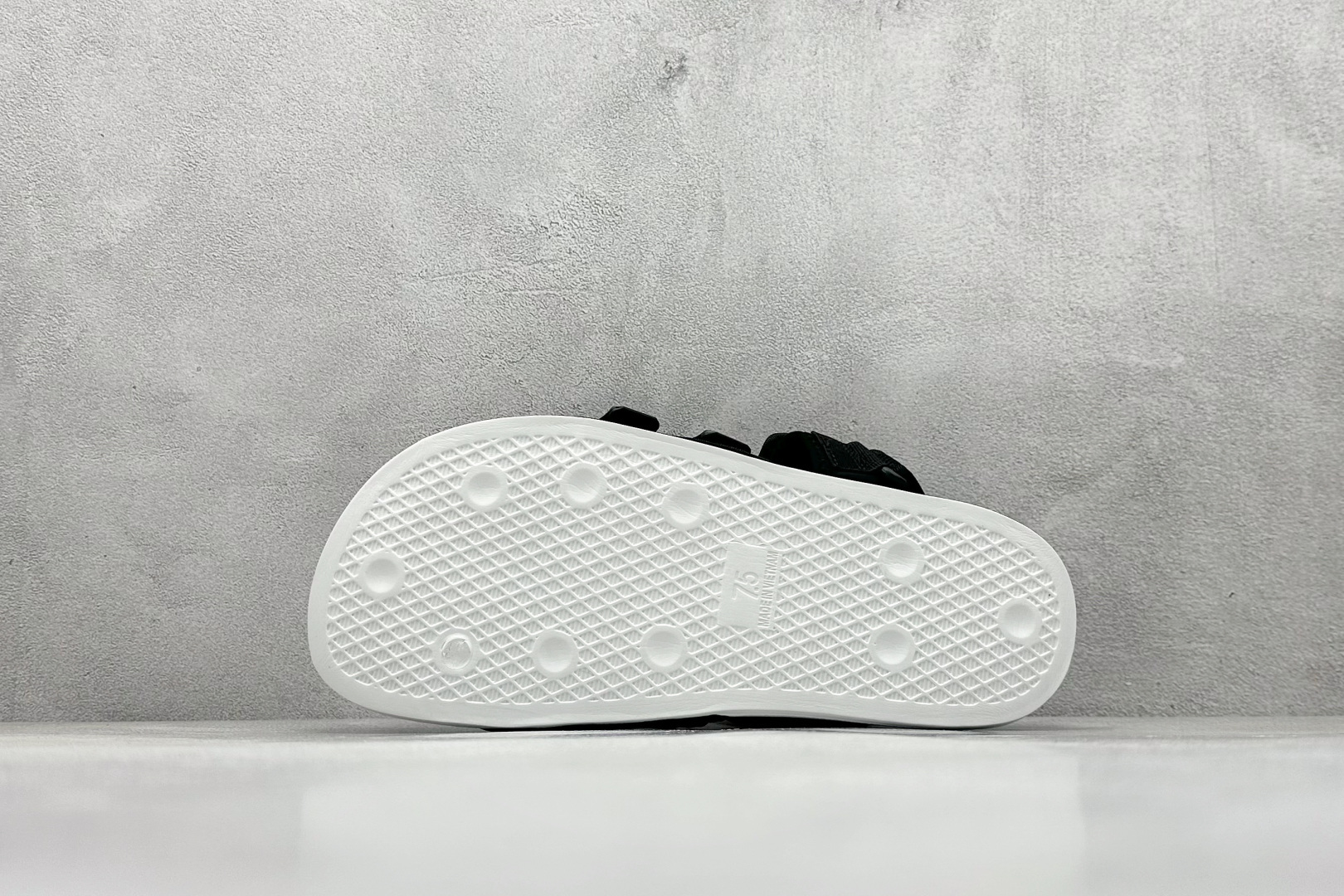 140 adidas originals Adilette Sandal 4.0 休闲运动 沙滩凉鞋 HP3096-Chinese UA Cheap High Quatity Brand Clothes Bags handbags Sneakers wholesale wholesaler seller from China Factory suppliers Fashion Clothing Shoes best Quality Beautiful Price 140 adidas originals Adilette Sandal 4.0 休闲运动 沙滩凉鞋 HP3096